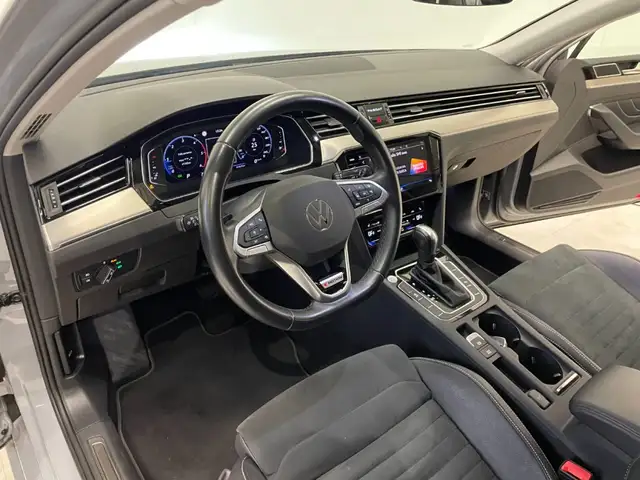 Volkswagen Passat view 15