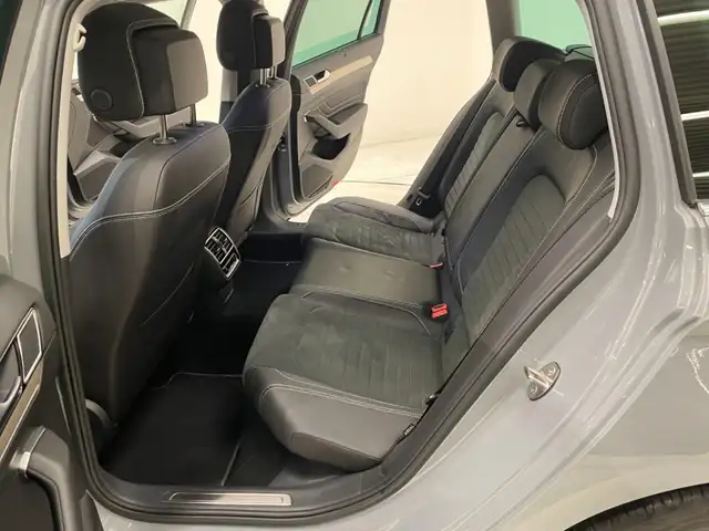 Volkswagen Passat view 7