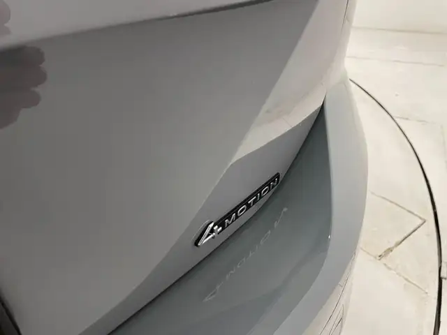 Volkswagen Passat view 14