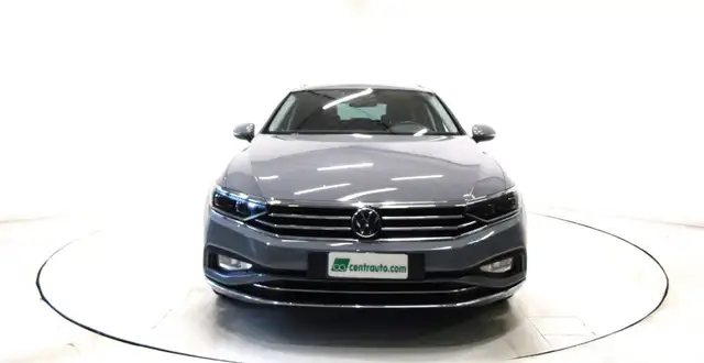 Volkswagen Passat view 2