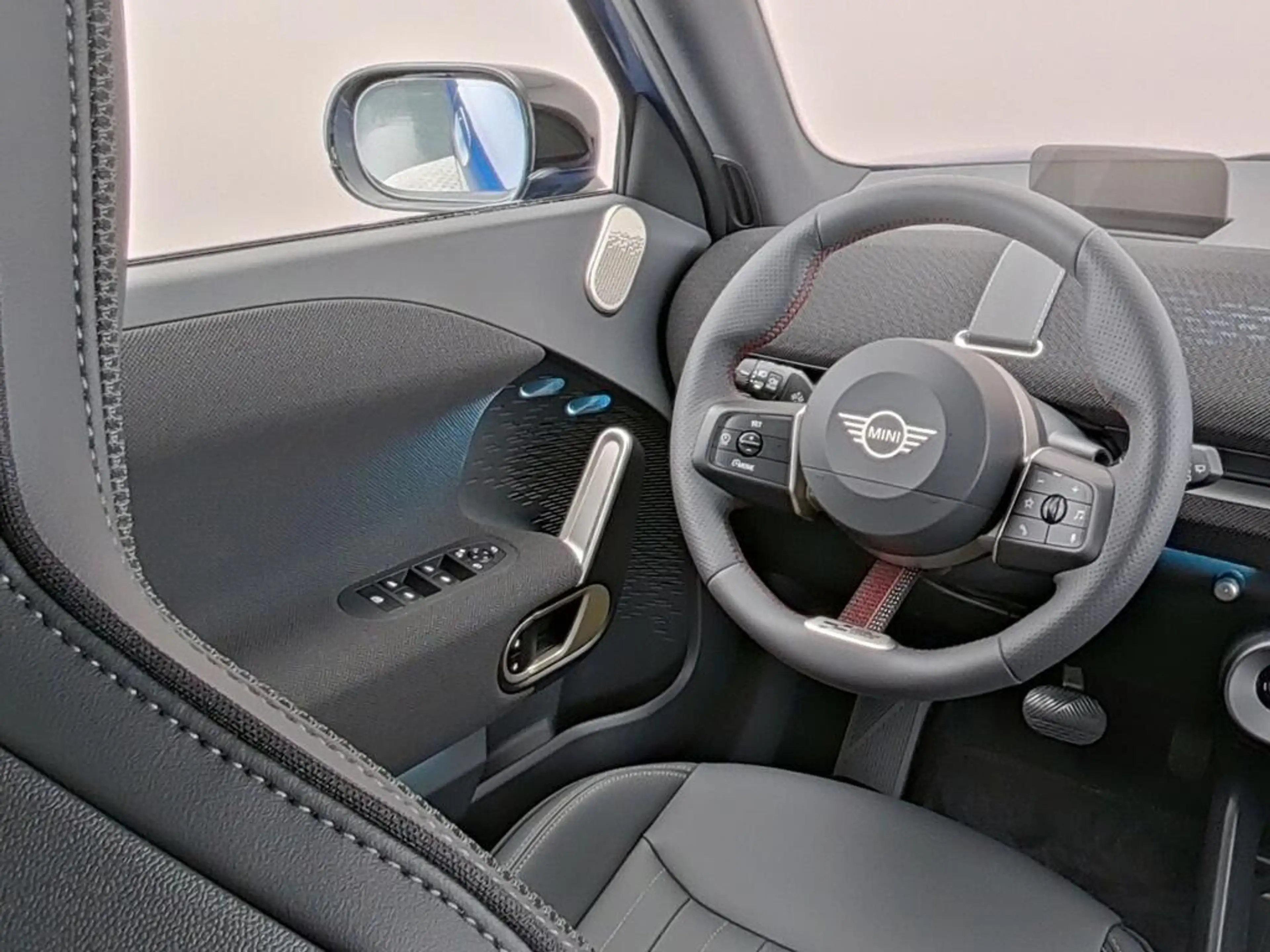 MINI Aceman SE John Cooper Works XL 54.2 kWh — photo 4