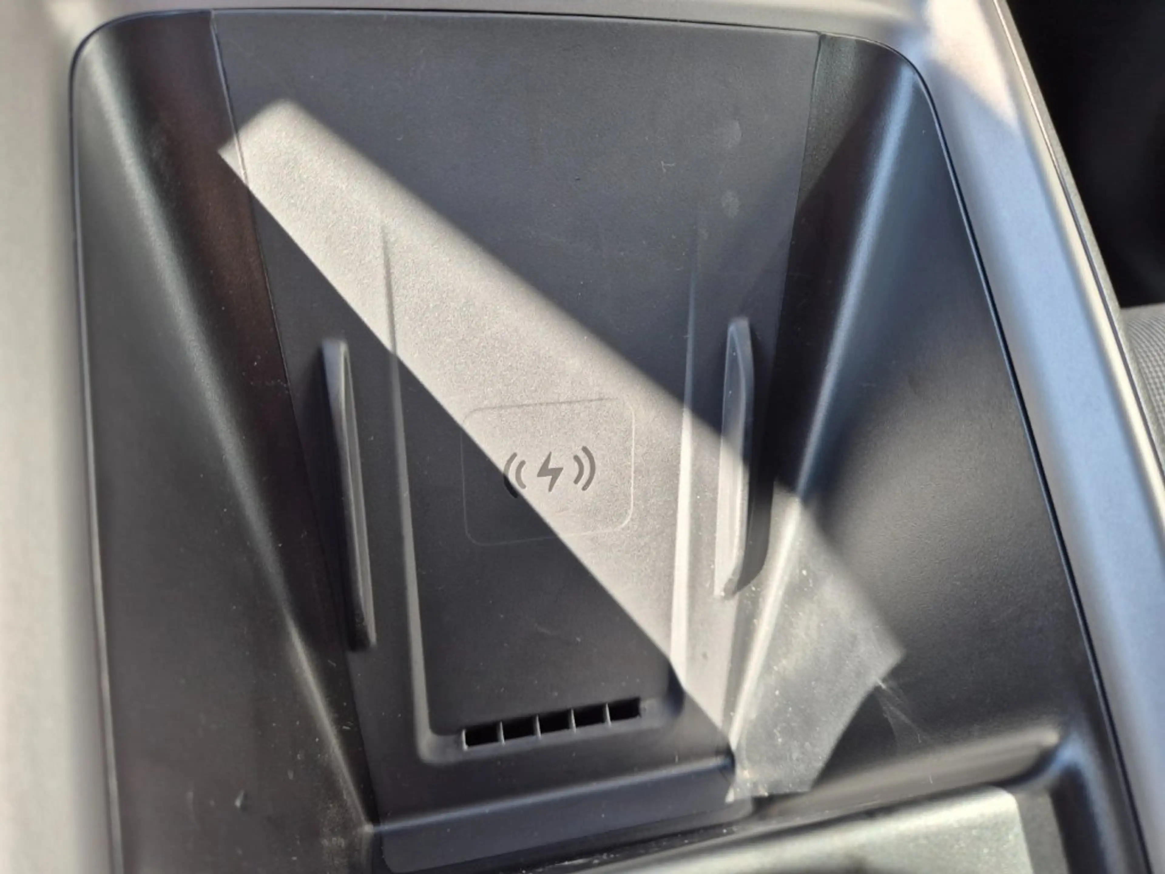 BYD Dolphin G DM-i Comfort — photo 13