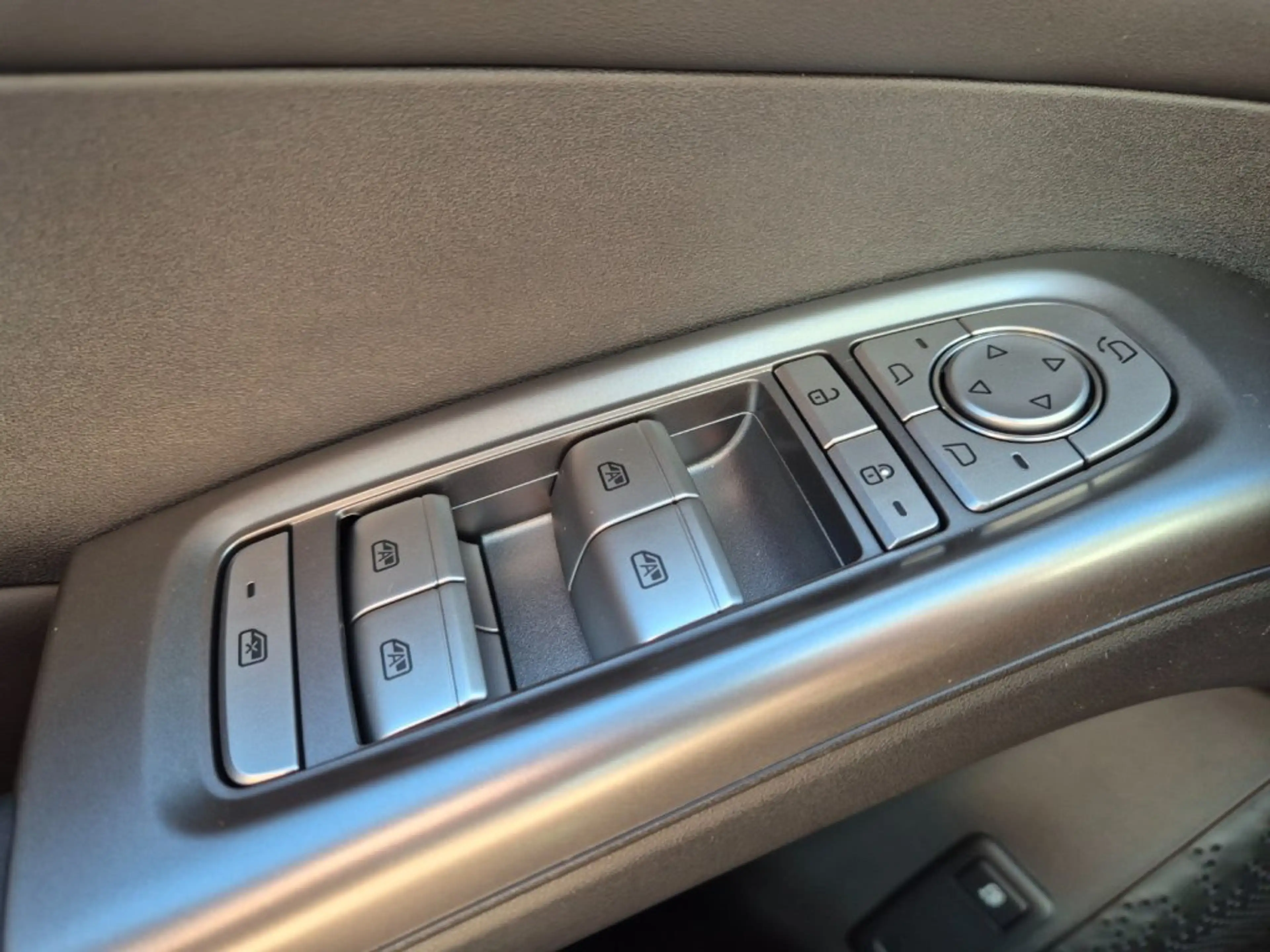 BYD Dolphin G DM-i Comfort — photo 9