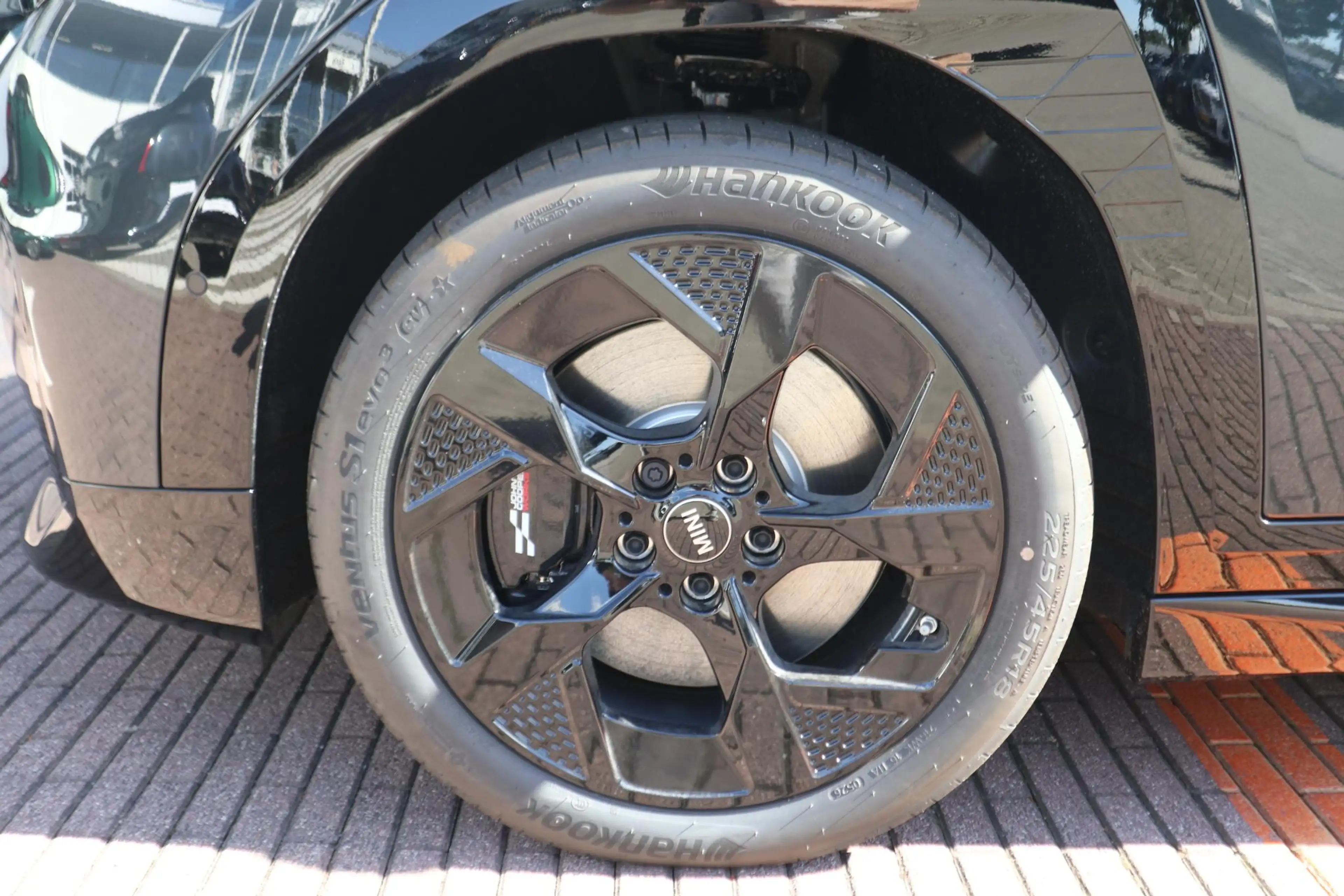 MINI Aceman SE | John Cooper Works Trim + Pakket M — photo 4