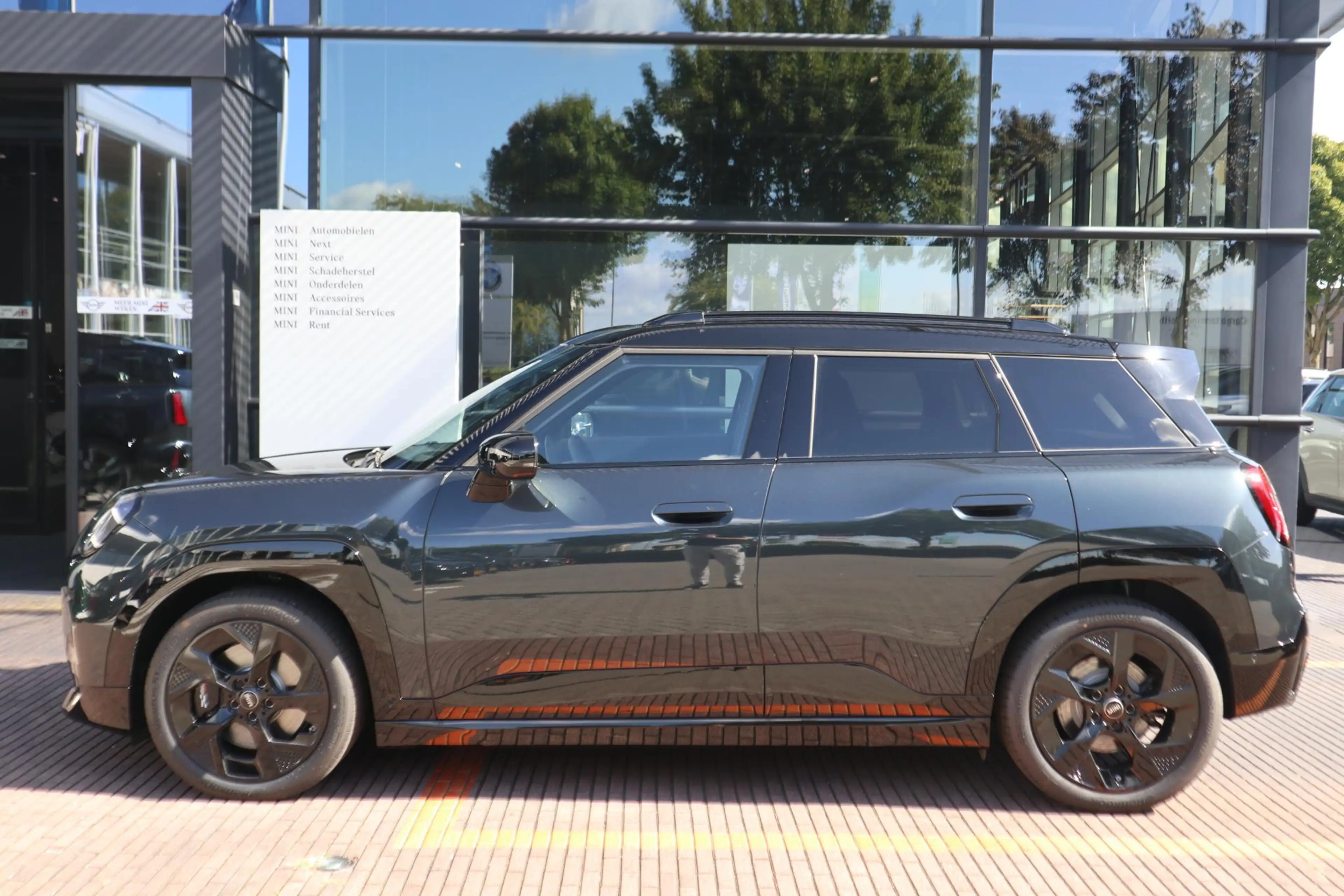 MINI Aceman SE | John Cooper Works Trim + Pakket M — photo 3