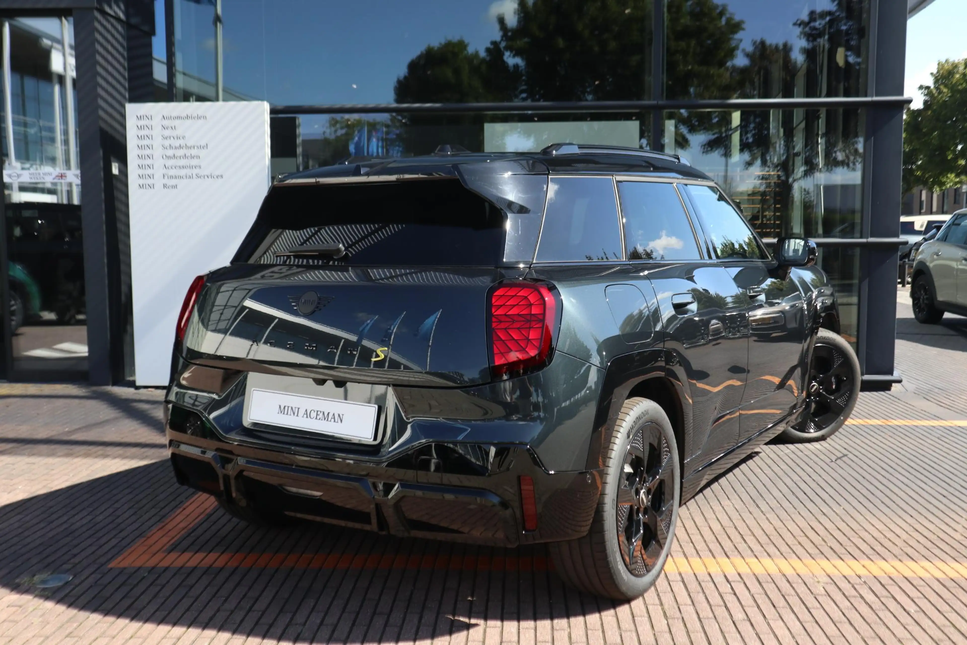 MINI Aceman SE | John Cooper Works Trim + Pakket M — photo 2