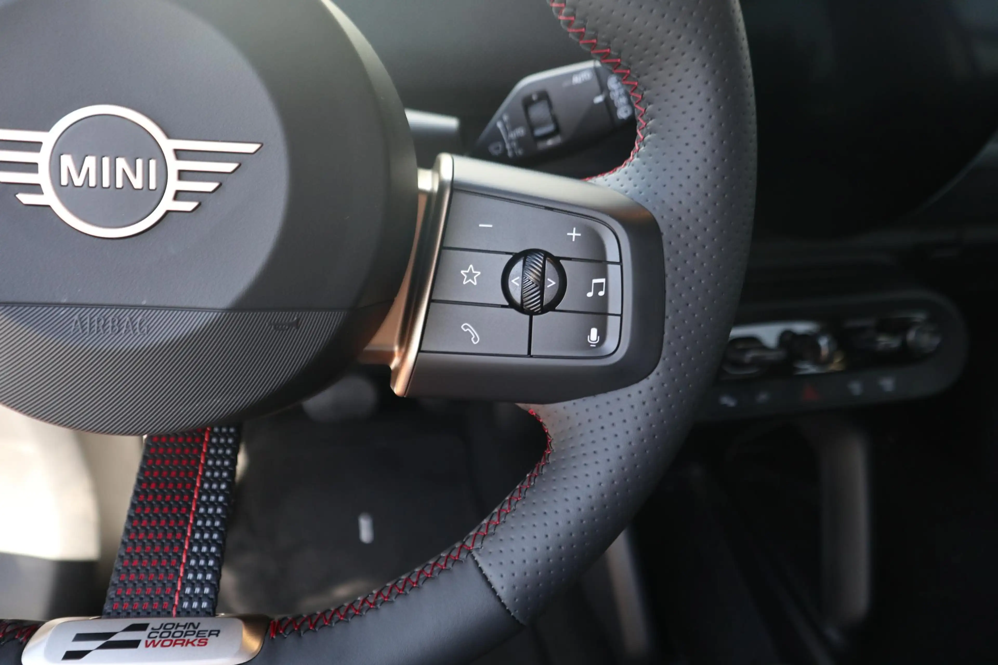 MINI Aceman SE | John Cooper Works Trim + Pakket M — photo 11