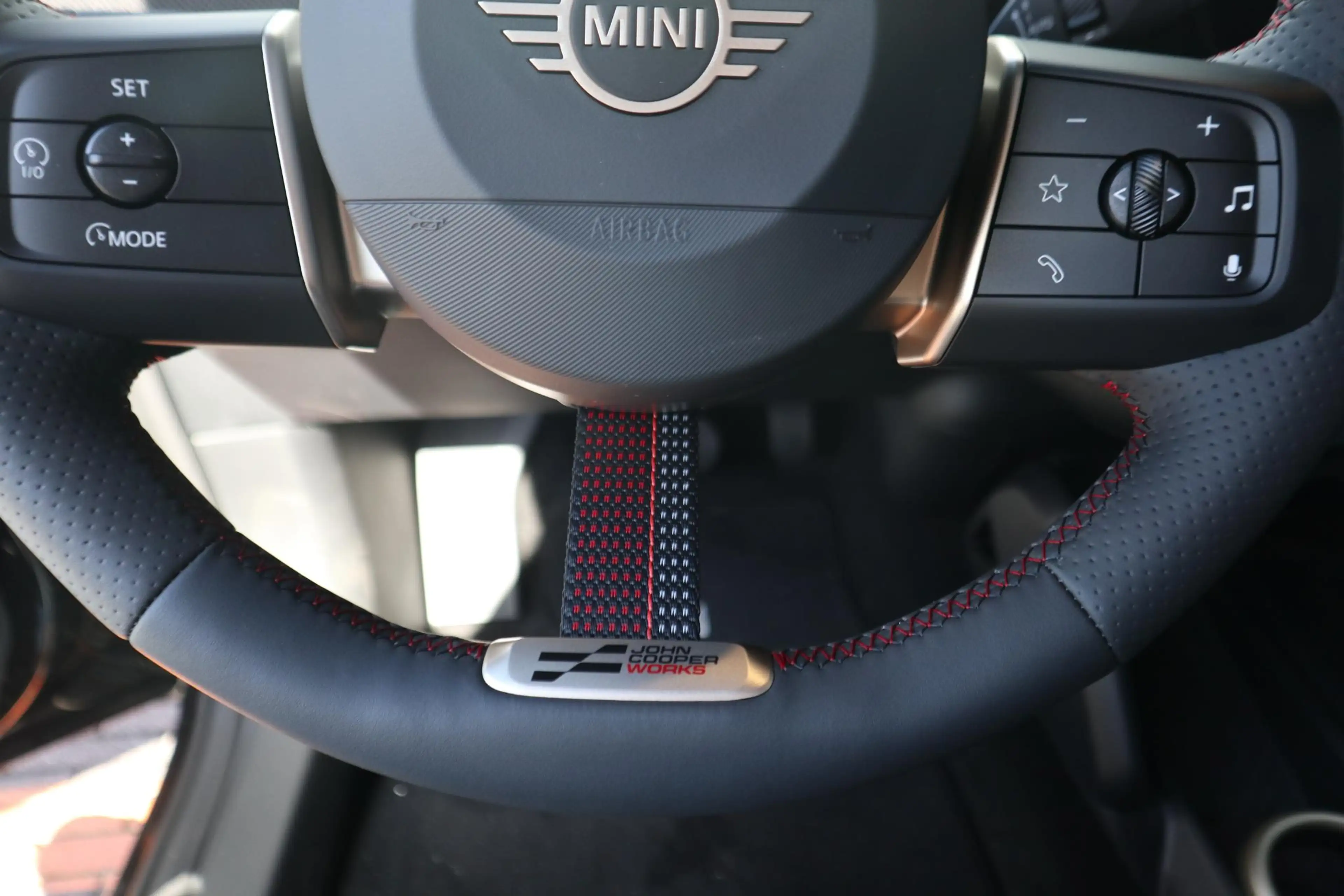 MINI Aceman SE | John Cooper Works Trim + Pakket M — photo 12