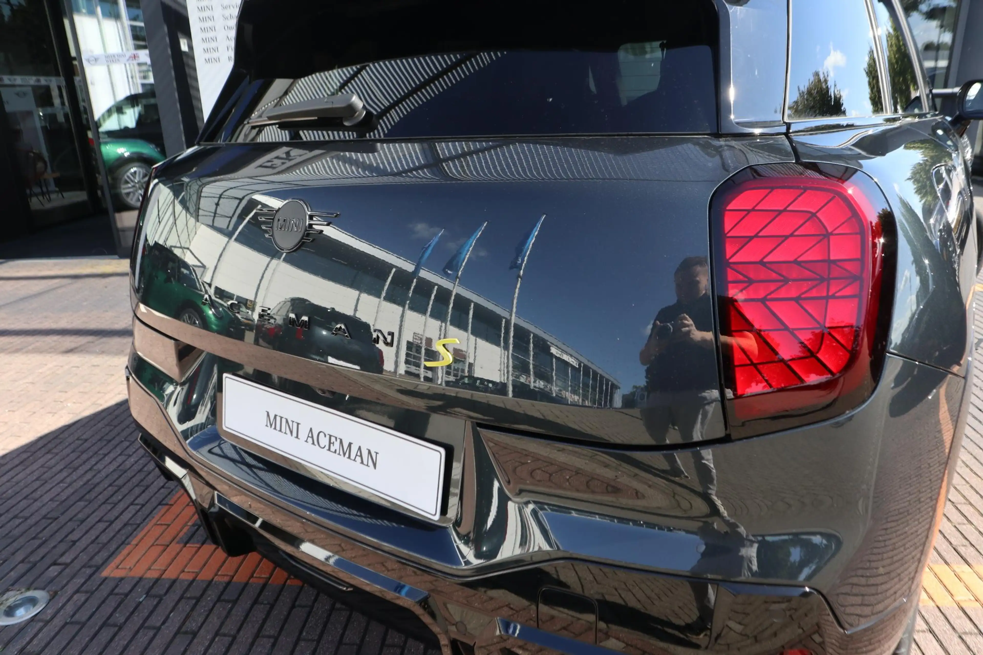 MINI Aceman SE | John Cooper Works Trim + Pakket M — photo 8