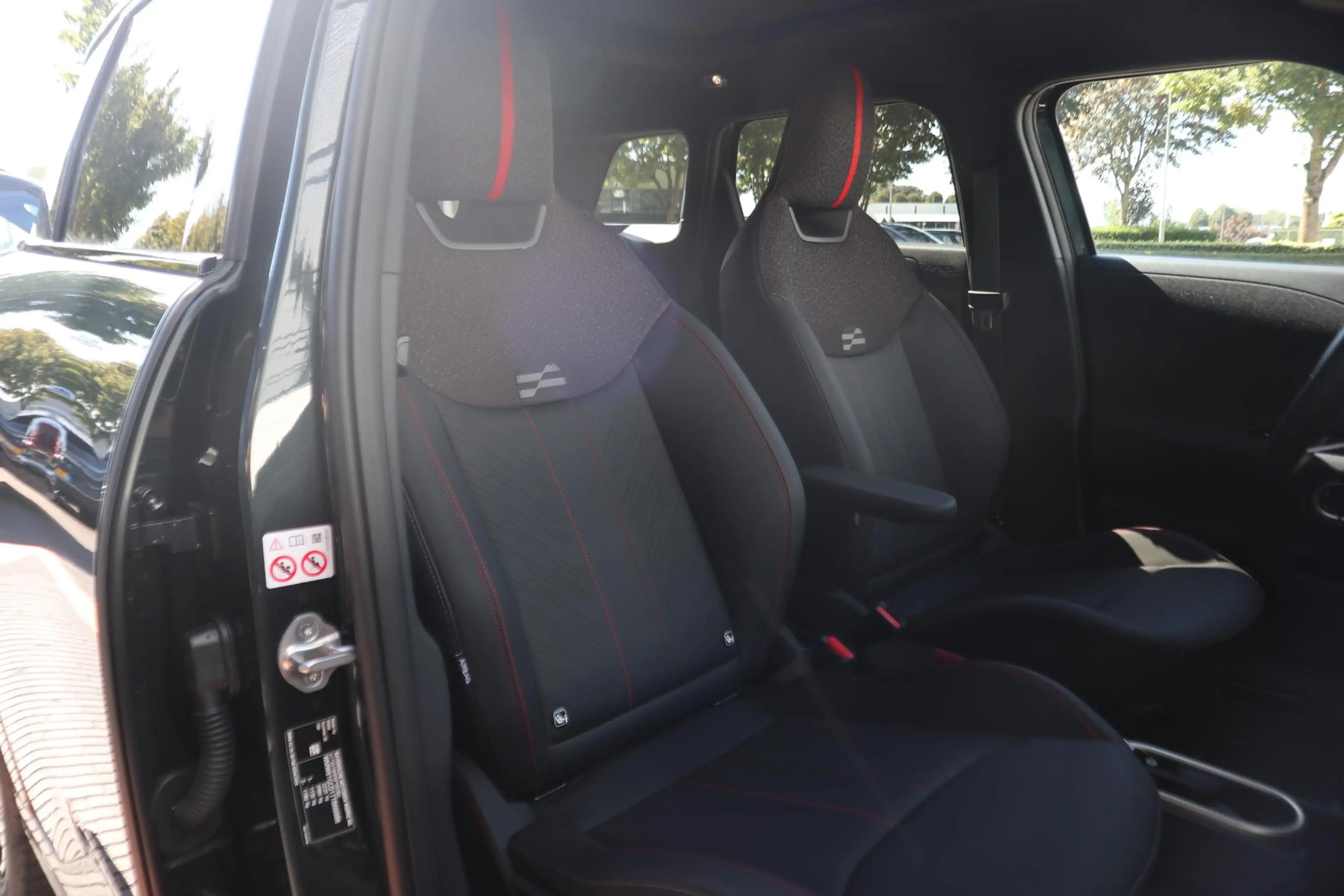 MINI Aceman SE | John Cooper Works Trim + Pakket M — photo 6