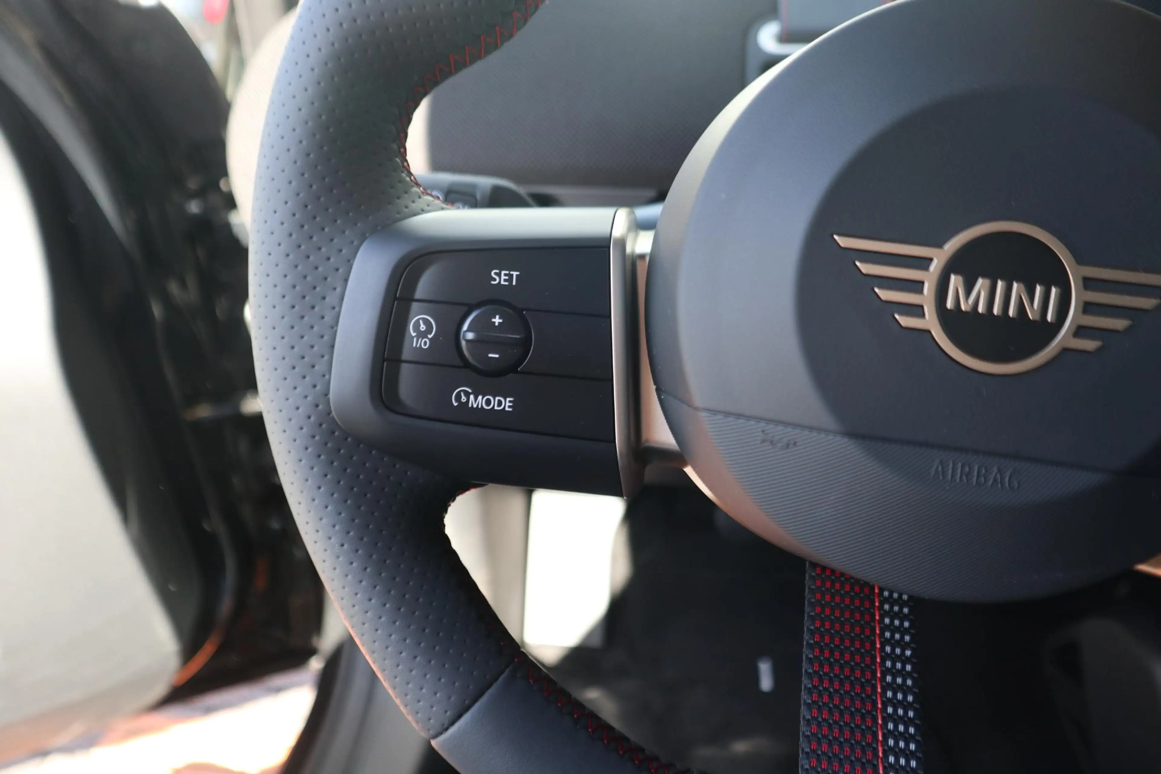MINI Aceman SE | John Cooper Works Trim + Pakket M — photo 10