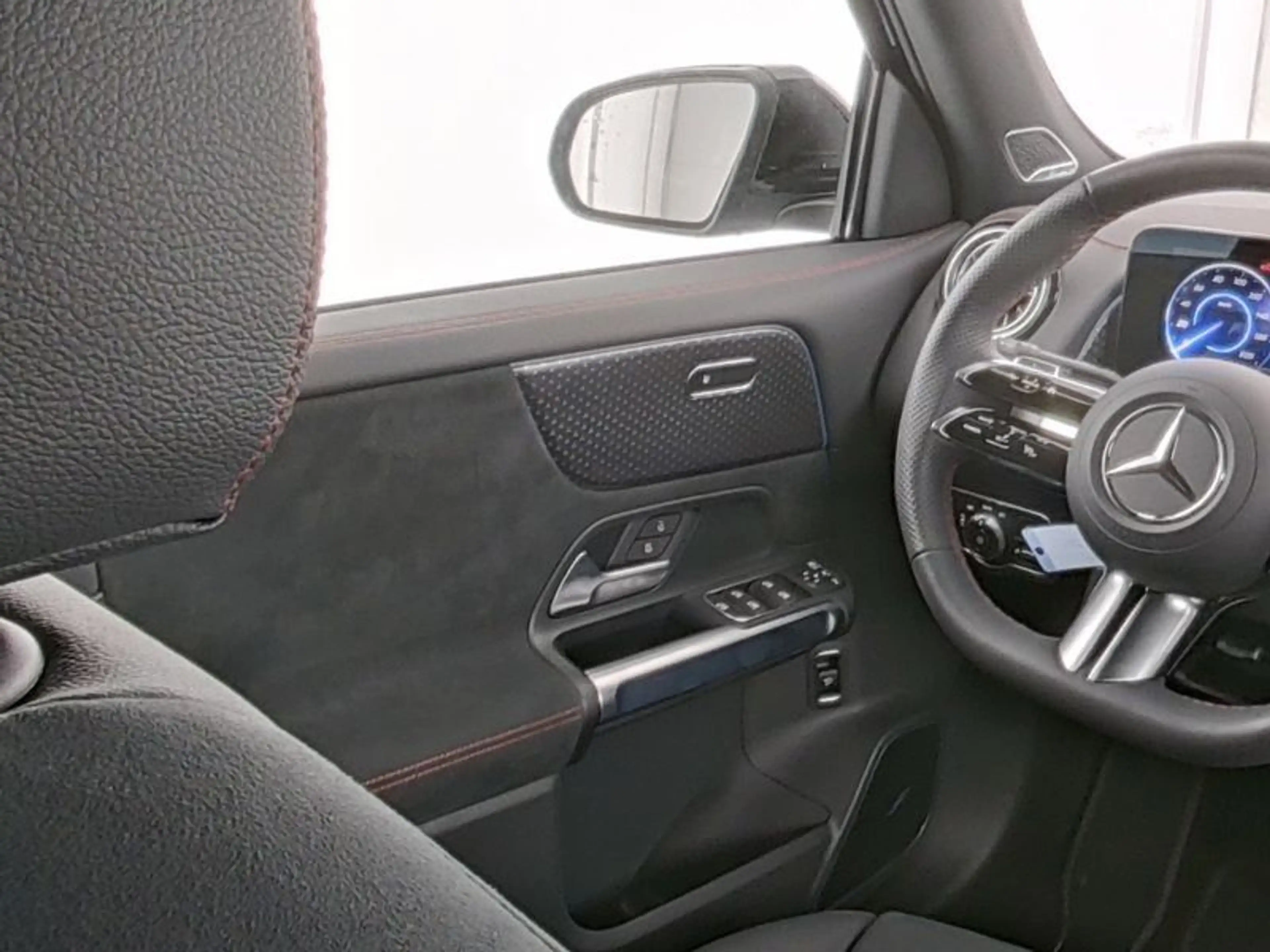 Mercedes-Benz EQB 350 4M AMG-ADV NIGHT 360°BURMEST DISTR WINTE — photo 10