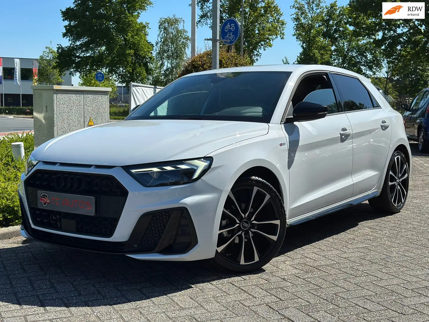 Audi A1 Sportback 25 TFSI Advanced edition S line Weiß - 1