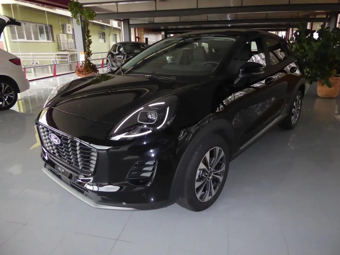 Ford Puma 1.0 EcoBoost MHEV Titanium 125 Schwarz - 2