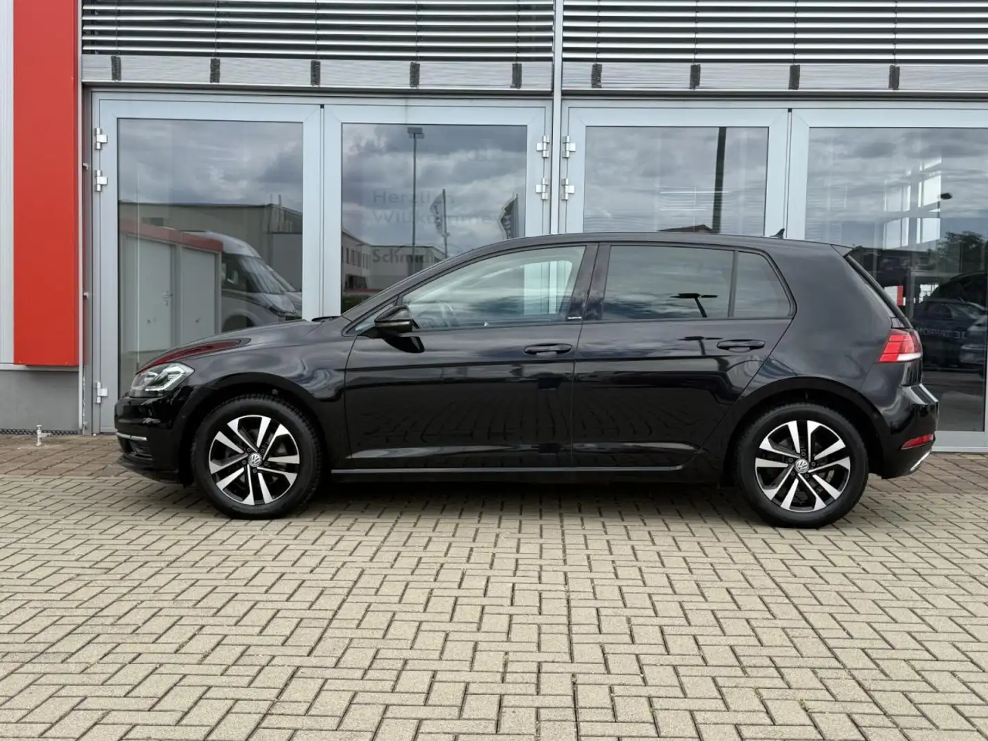 Volkswagen Golf VII Lim 2.0 TDI IQ.DRIVE DSG LED+KAMERA+ACC Klima Schwarz - 2