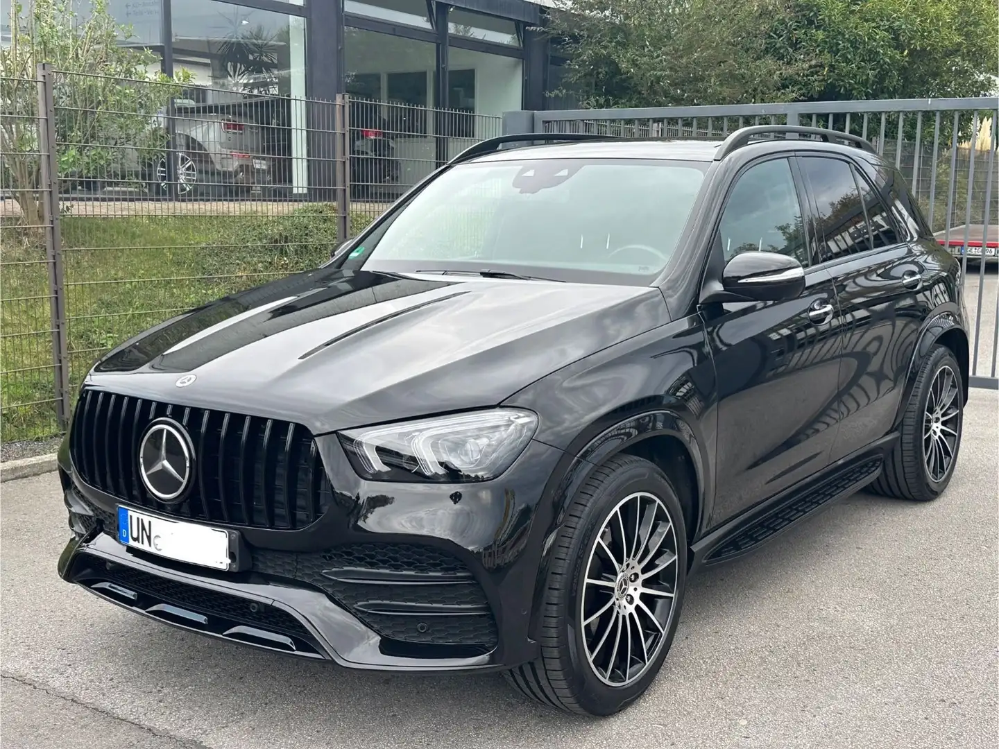 Mercedes-Benz GLE 400 d 4Matic AMG Pano 360 StandH AHK Burmest Schwarz - 1