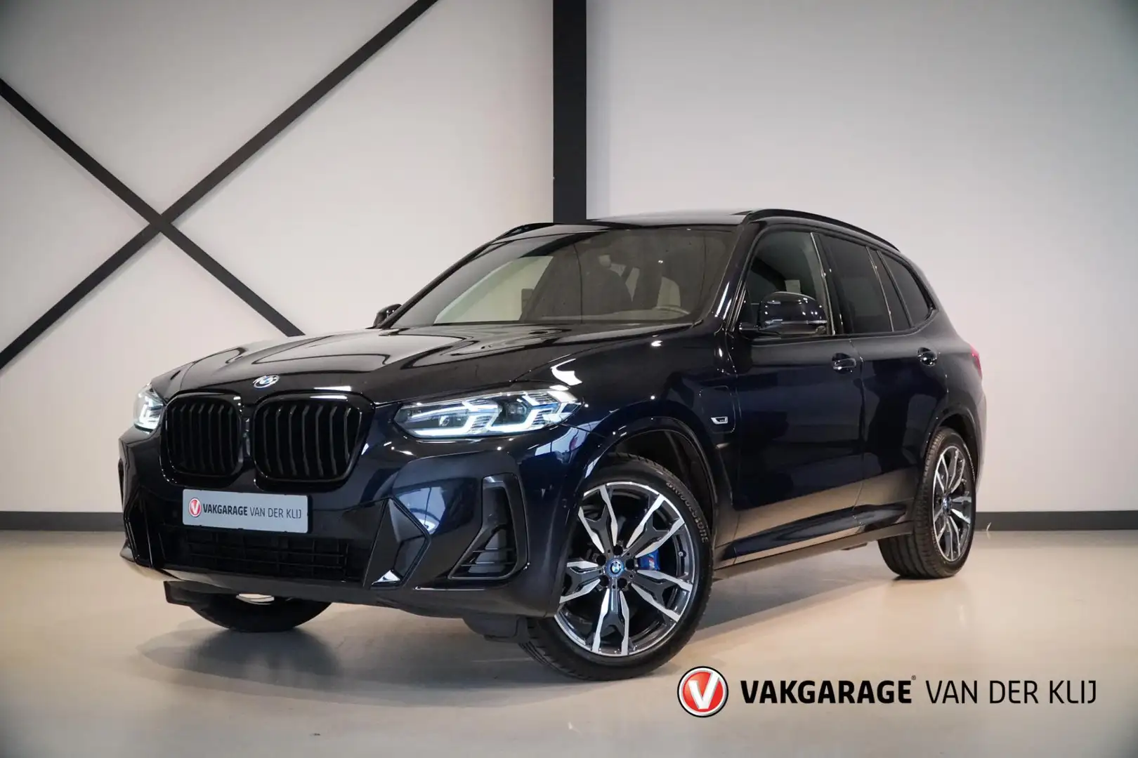 BMW X3 XDrive30e M-Sport | Panorama | Stoelvent. | Trekha Schwarz - 1
