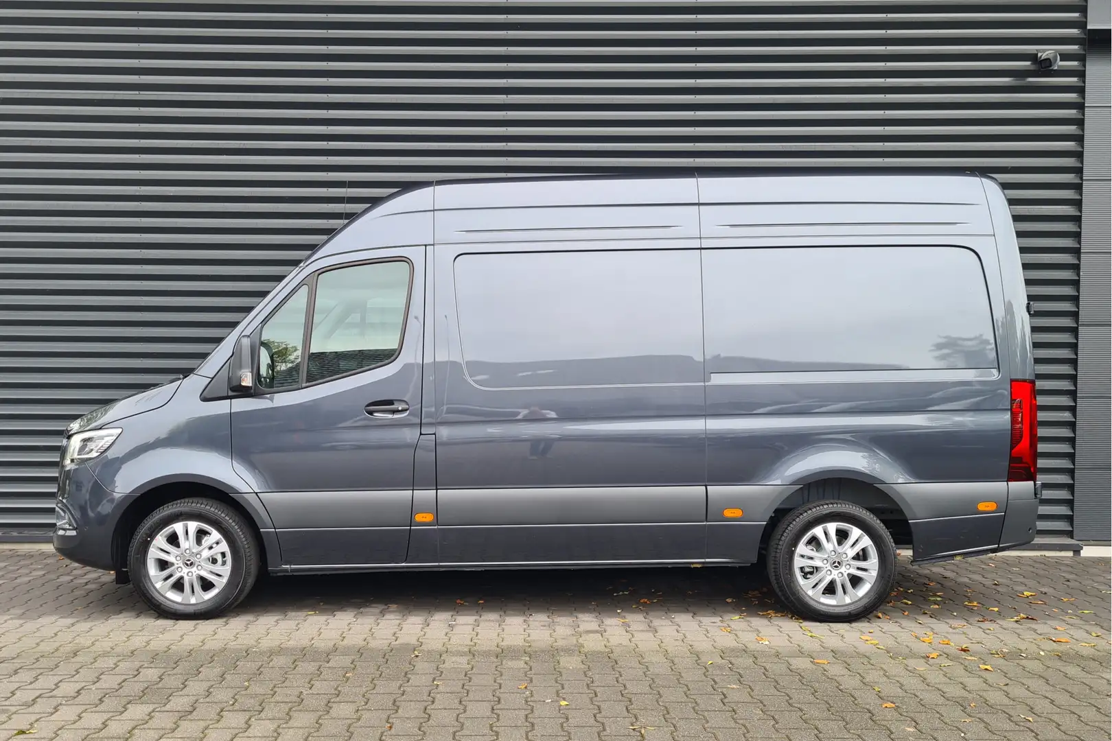 Mercedes-Benz Sprinter 317 CDI L2 Pro -LED - Trekhaak 3.500 kg - nieuw Grijs - 2