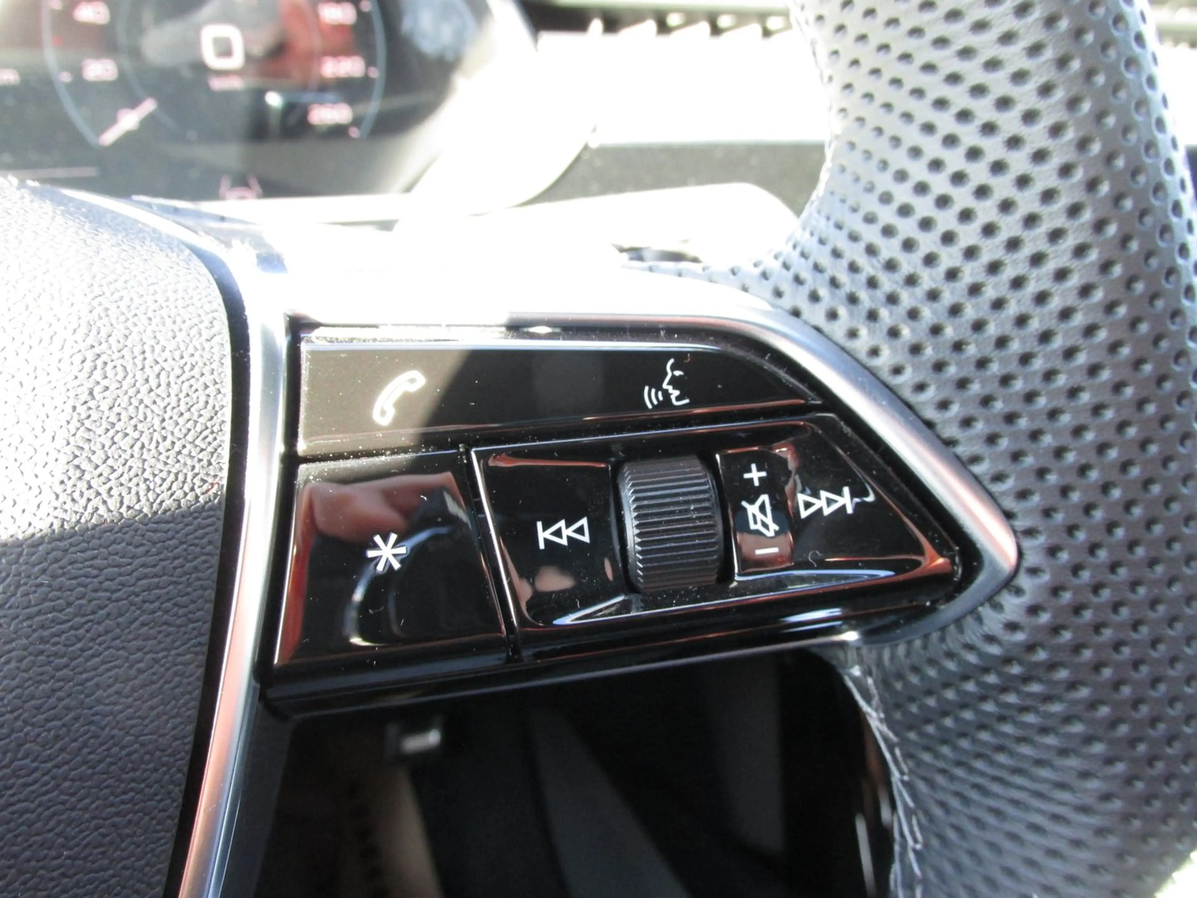 Audi SQ8 e-tron quattro — photo 15