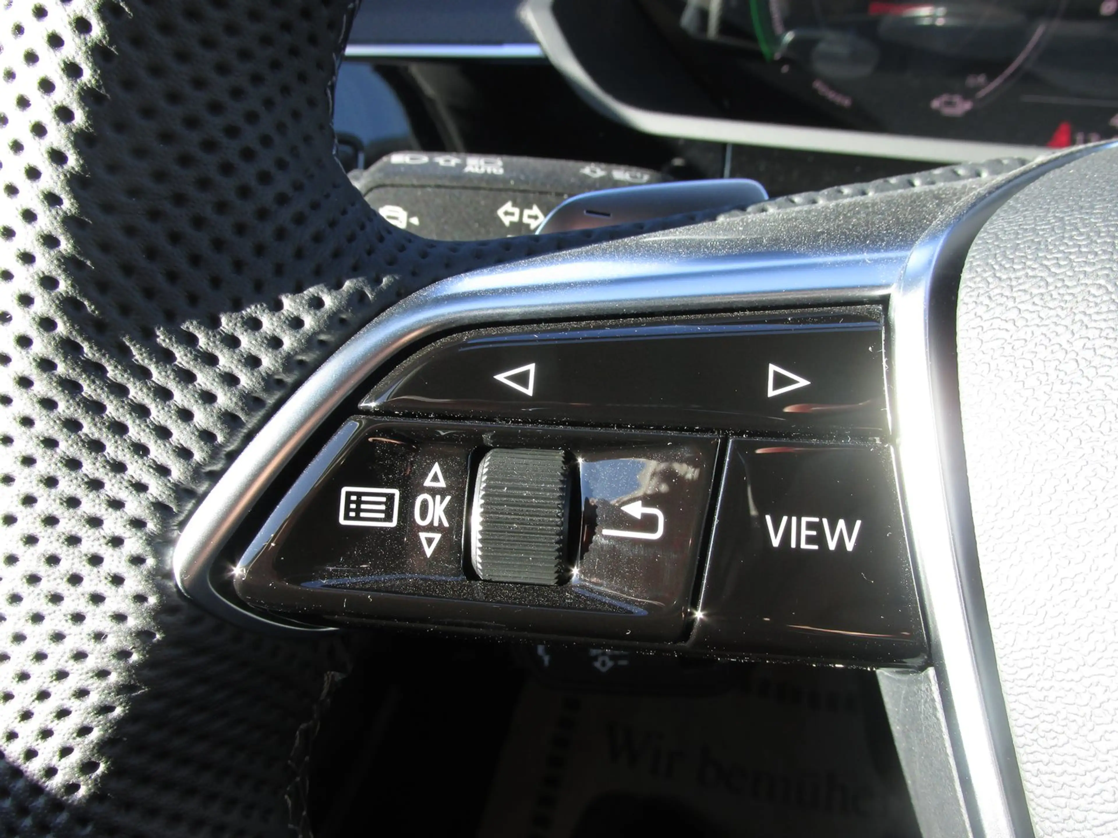 Audi SQ8 e-tron quattro — photo 14