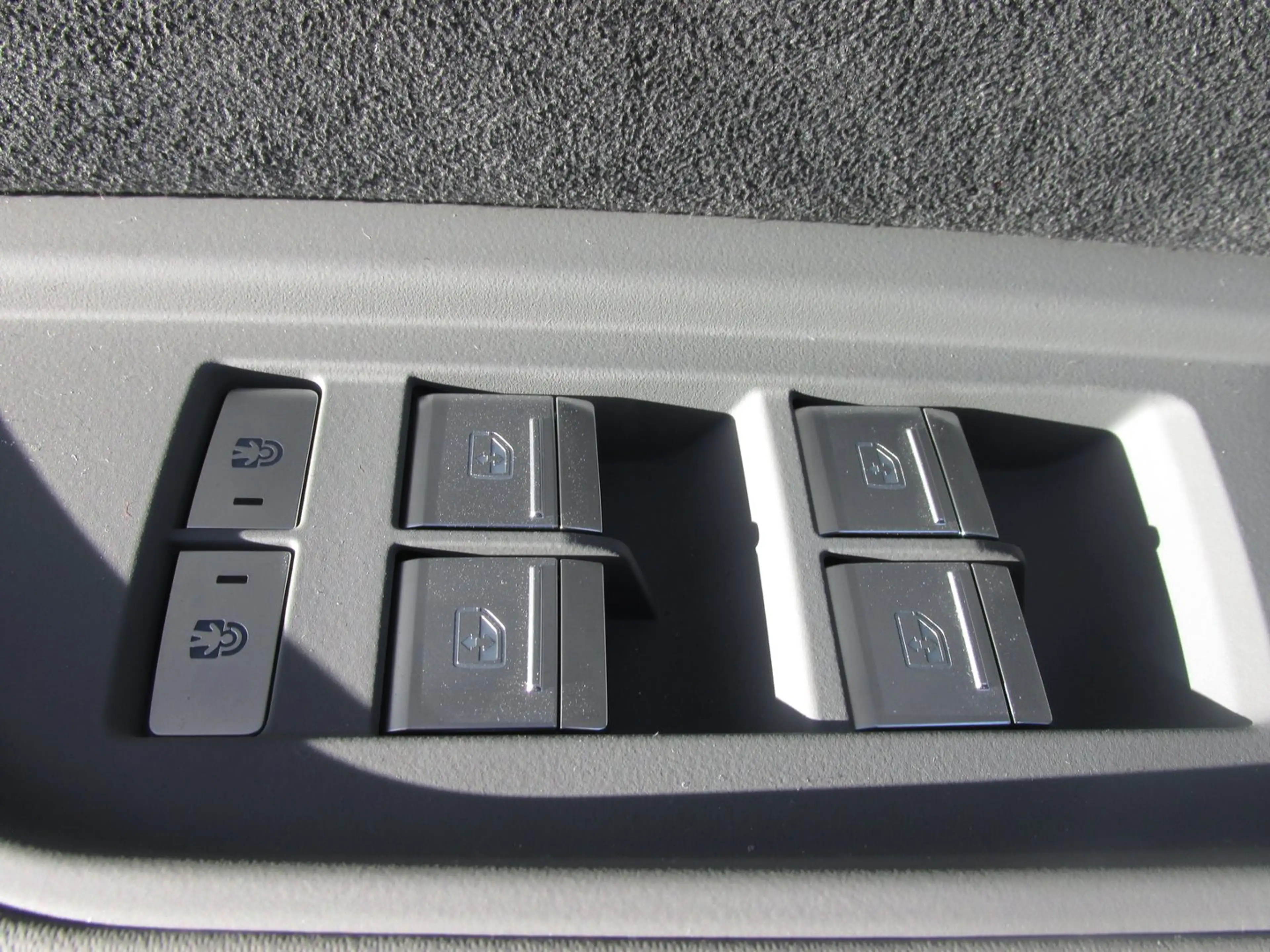 Audi SQ8 e-tron quattro — photo 8