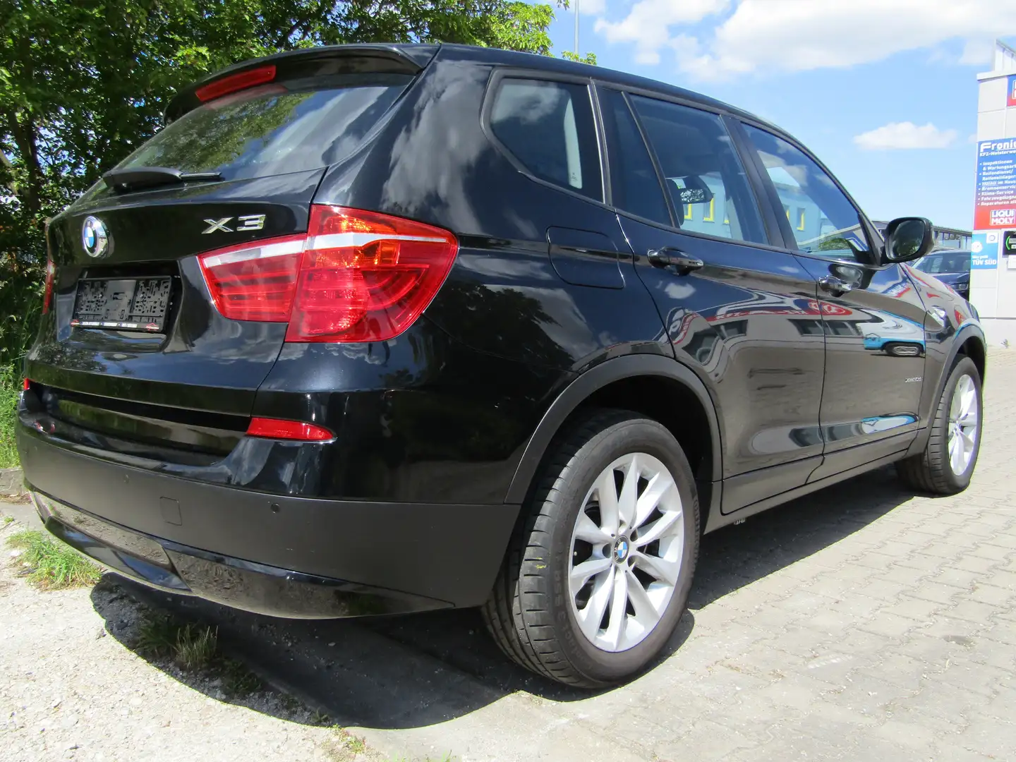 BMW X3 xDrive 30 d, 8 Fach Bereifung, AHK Schwenkbar Schwarz - 2