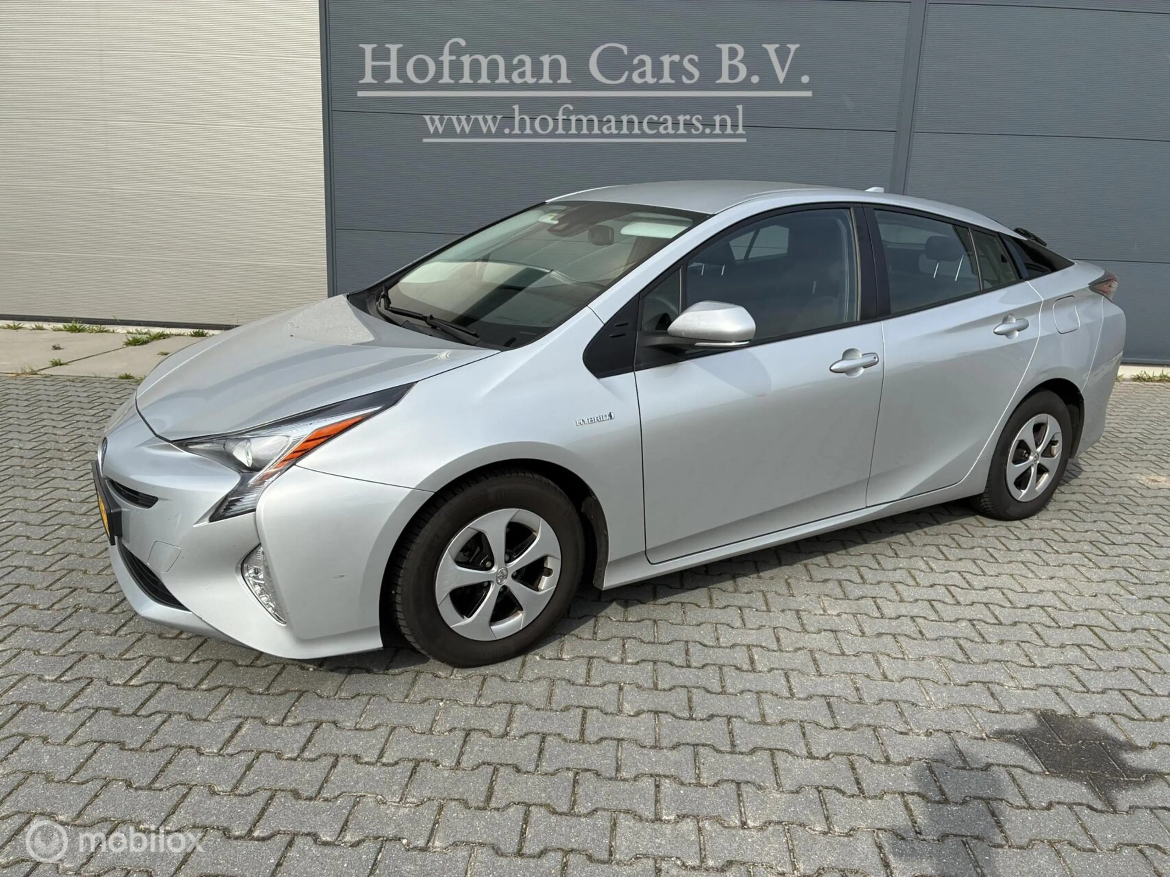 Toyota Prius 1.8 Dynamic | Hybrid | HUD | Navigatie | Lane Keep — photo 3
