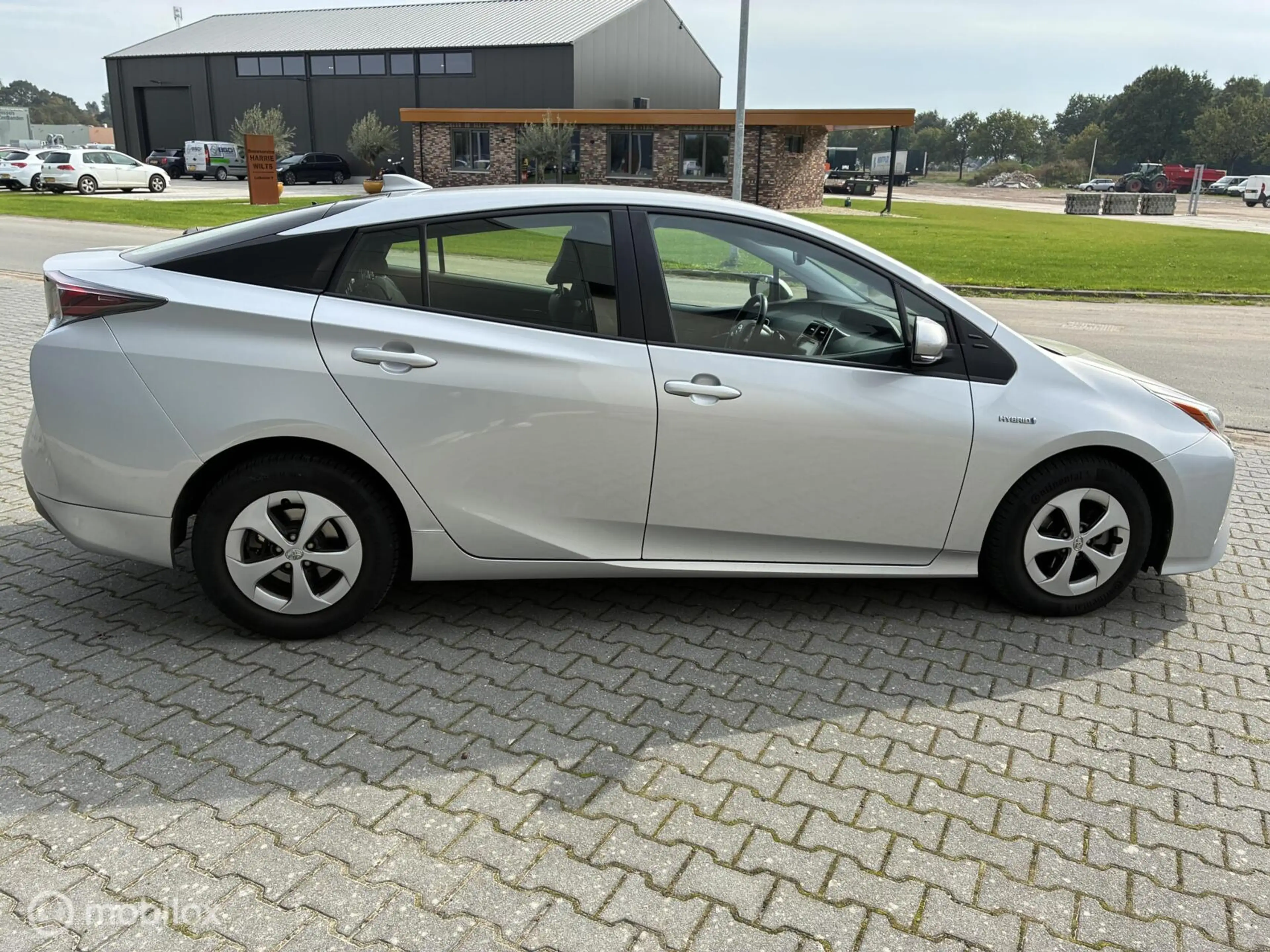 Toyota Prius 1.8 Dynamic | Hybrid | HUD | Navigatie | Lane Keep — photo 12