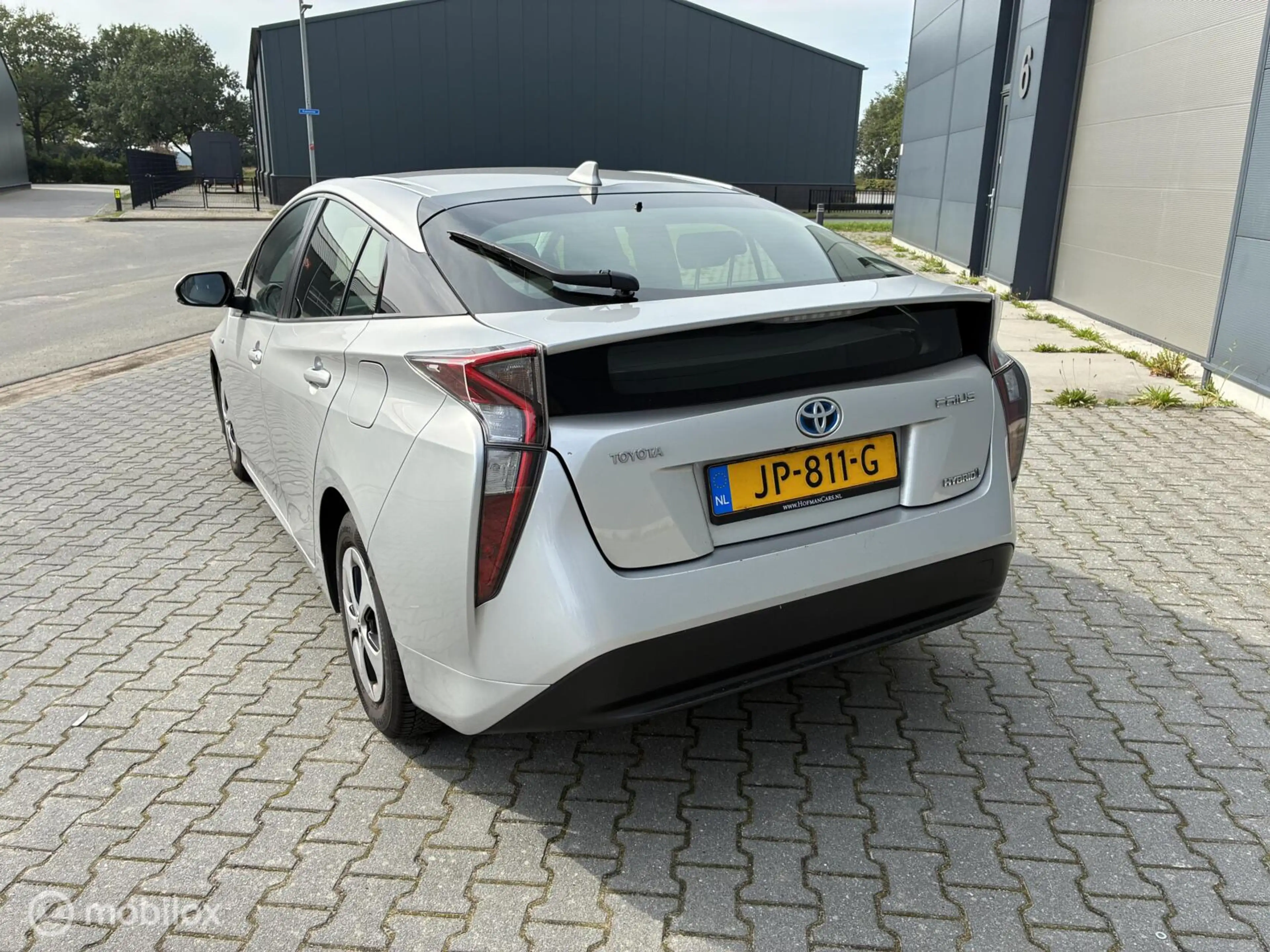 Toyota Prius 1.8 Dynamic | Hybrid | HUD | Navigatie | Lane Keep — photo 5