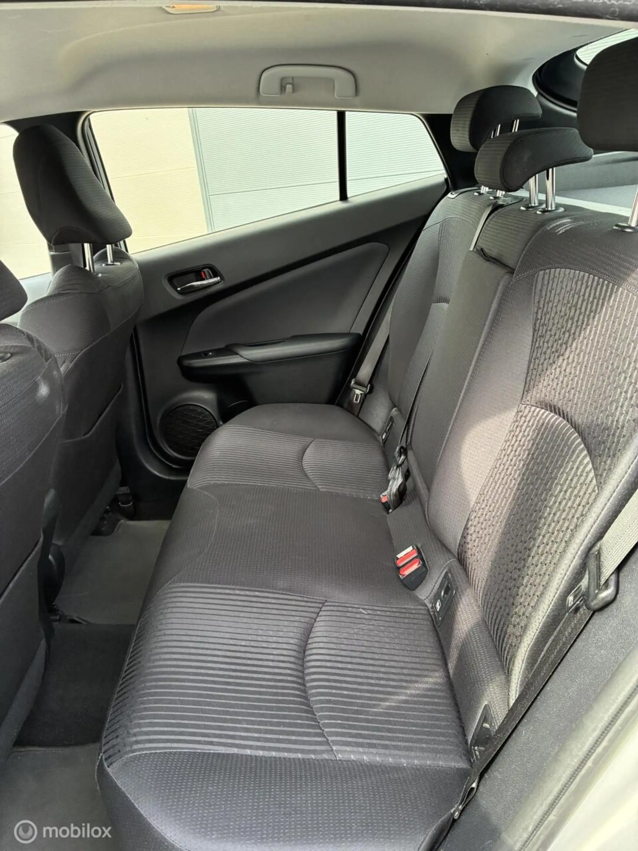 Toyota Prius 1.8 Dynamic | Hybrid | HUD | Navigatie | Lane Keep — photo 18