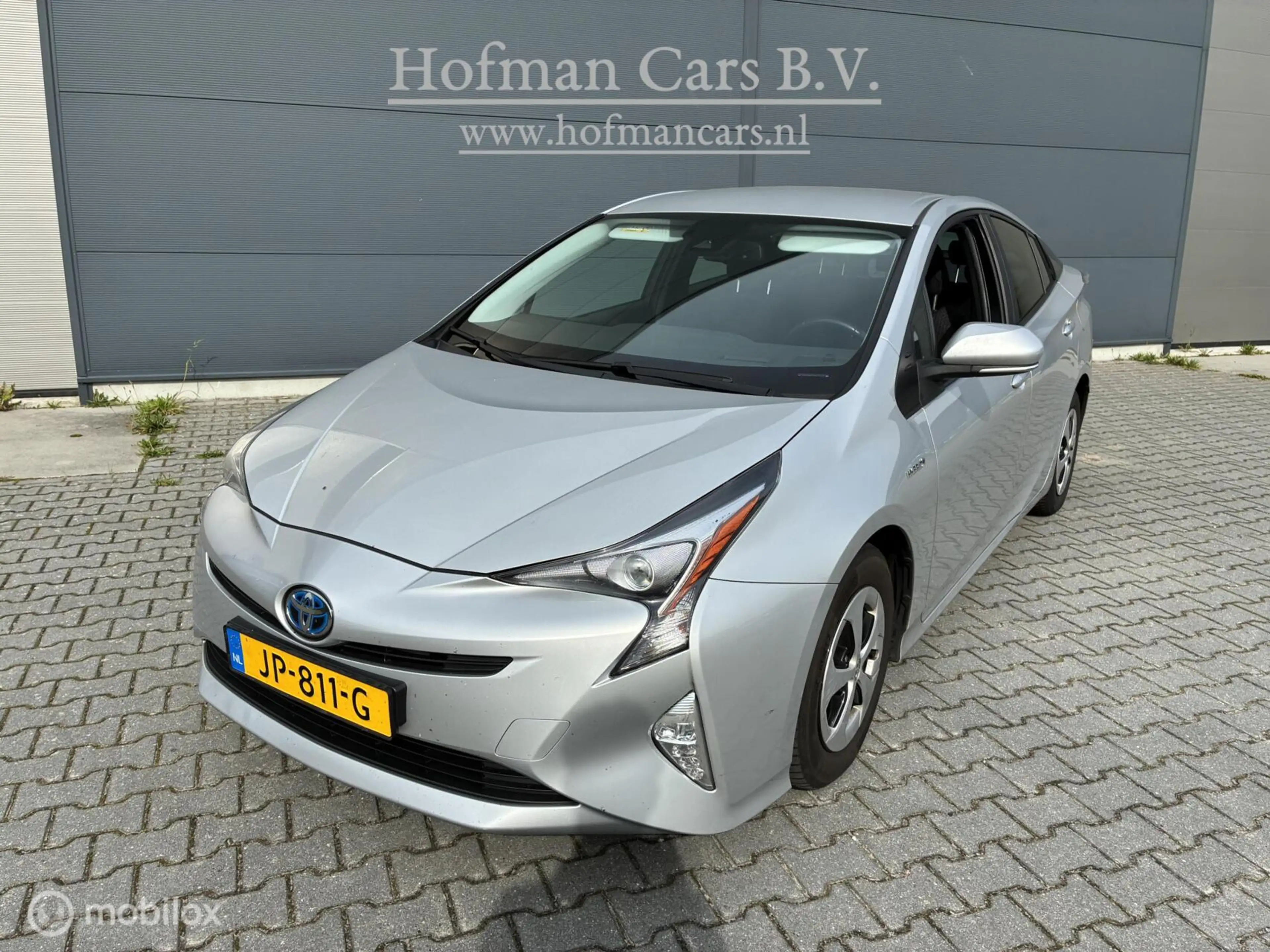 Toyota Prius 1.8 Dynamic | Hybrid | HUD | Navigatie | Lane Keep