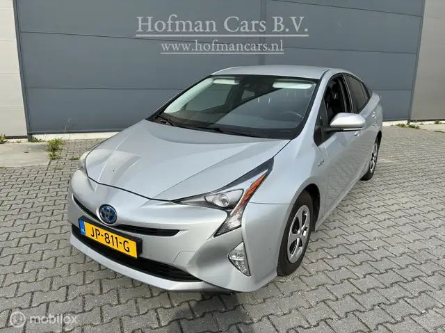 Toyota Prius 1.8 Dynamic | Hybrid | HUD | Navigatie | Lane Keep