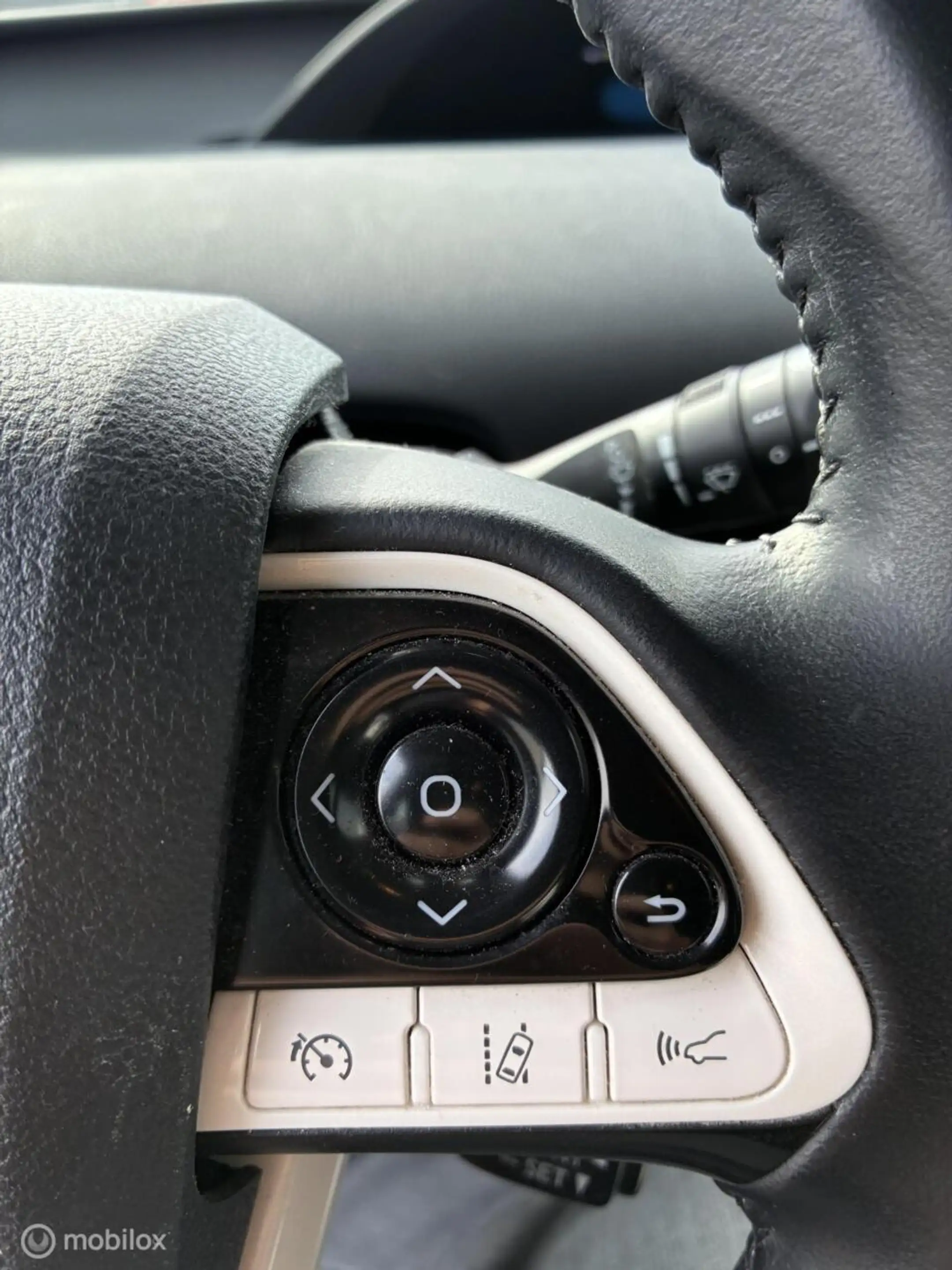 Toyota Prius 1.8 Dynamic | Hybrid | HUD | Navigatie | Lane Keep — photo 24