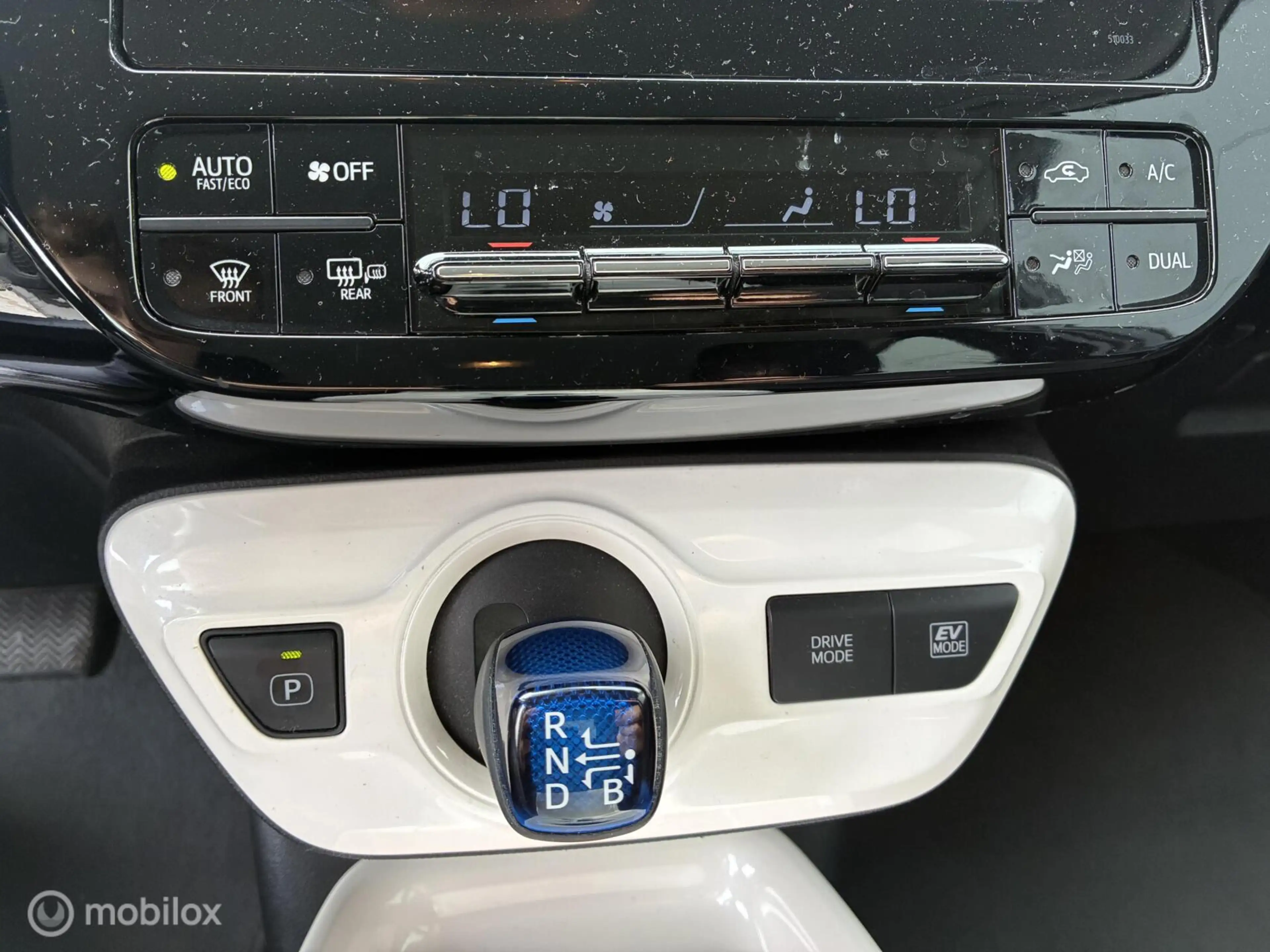 Toyota Prius 1.8 Dynamic | Hybrid | HUD | Navigatie | Lane Keep — photo 20