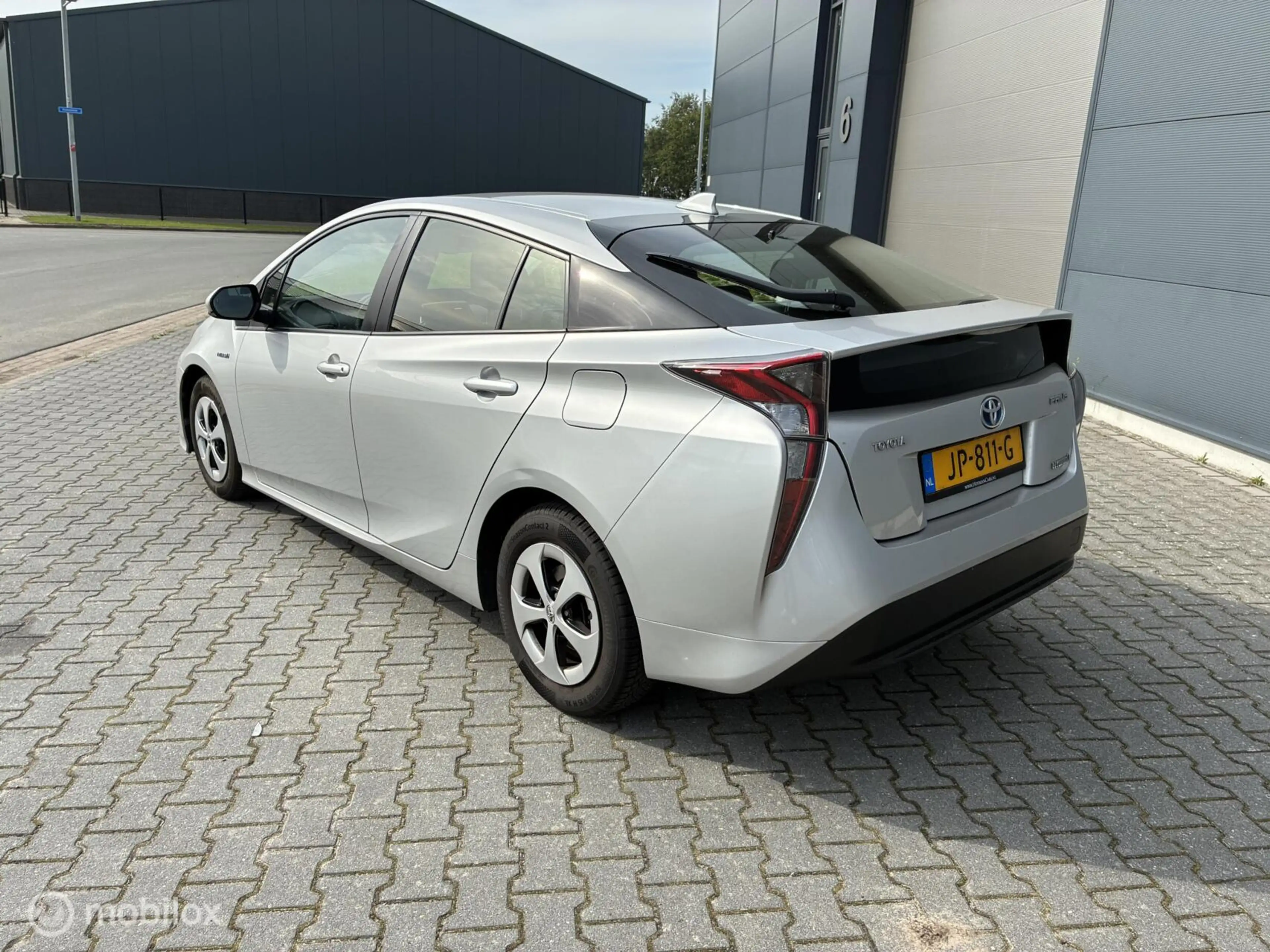 Toyota Prius 1.8 Dynamic | Hybrid | HUD | Navigatie | Lane Keep — photo 6