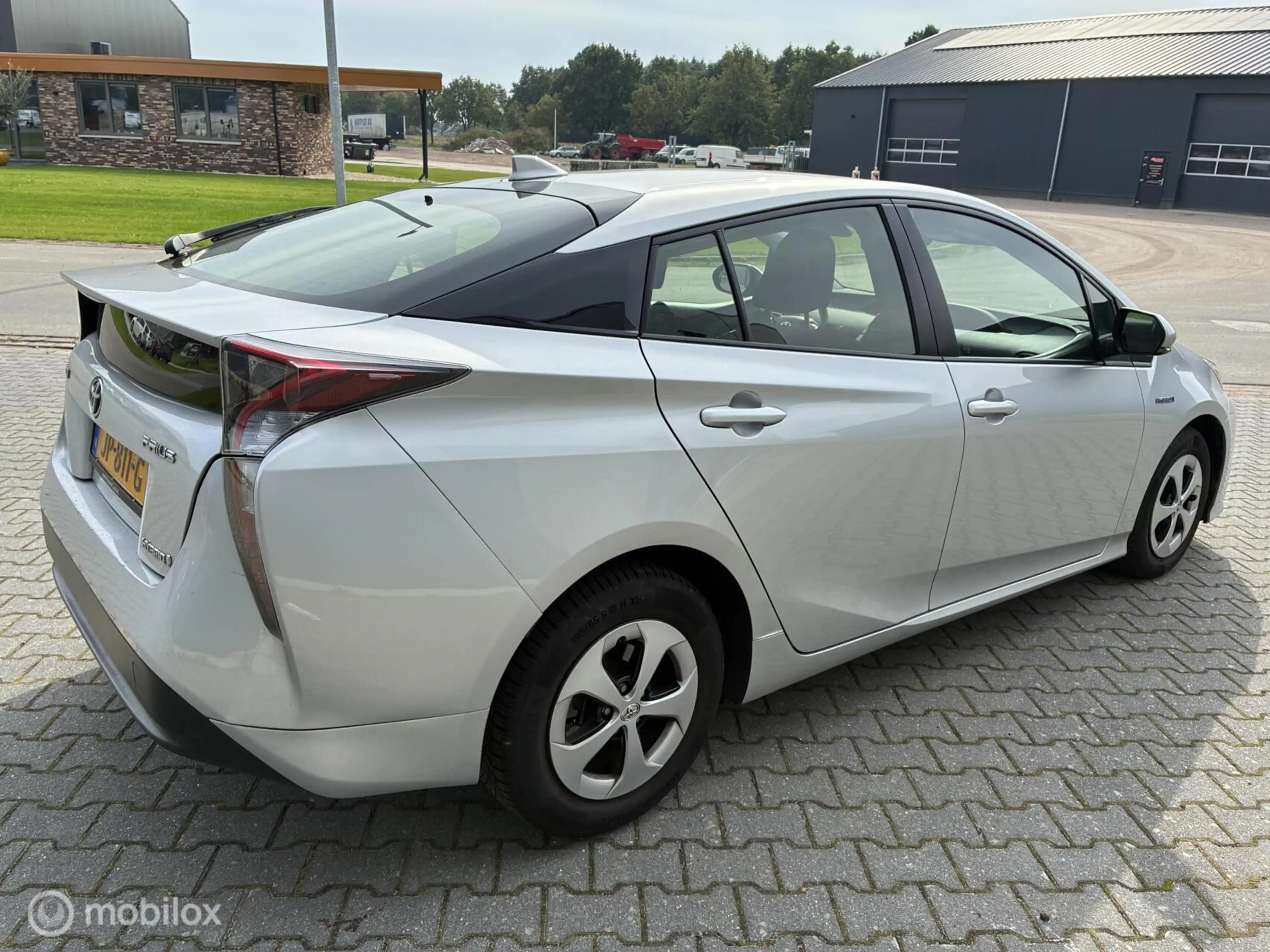 Toyota Prius 1.8 Dynamic | Hybrid | HUD | Navigatie | Lane Keep — photo 13