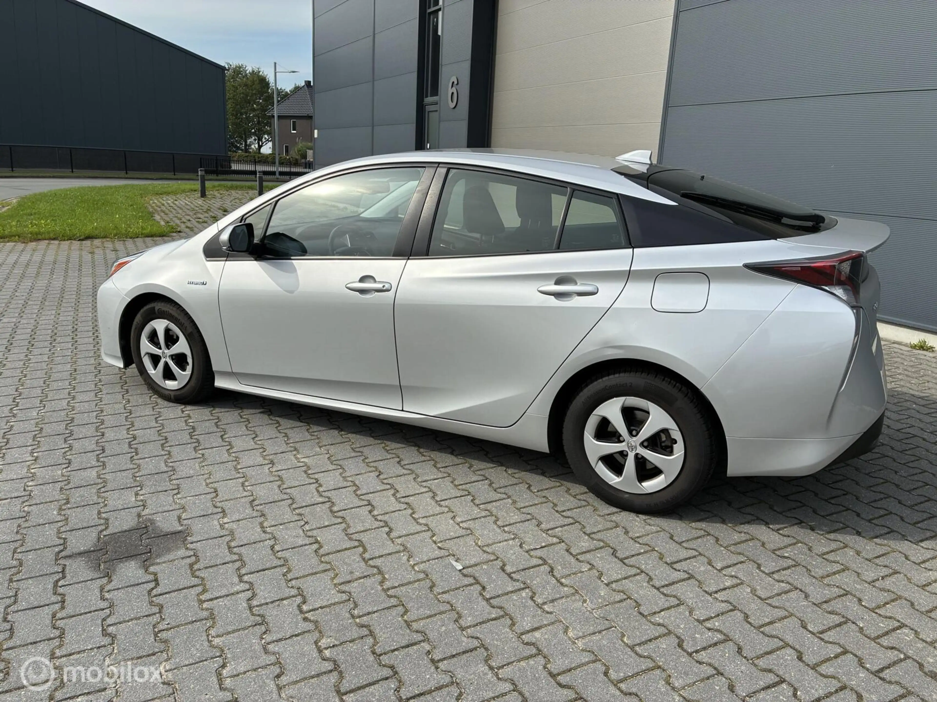 Toyota Prius 1.8 Dynamic | Hybrid | HUD | Navigatie | Lane Keep — photo 7
