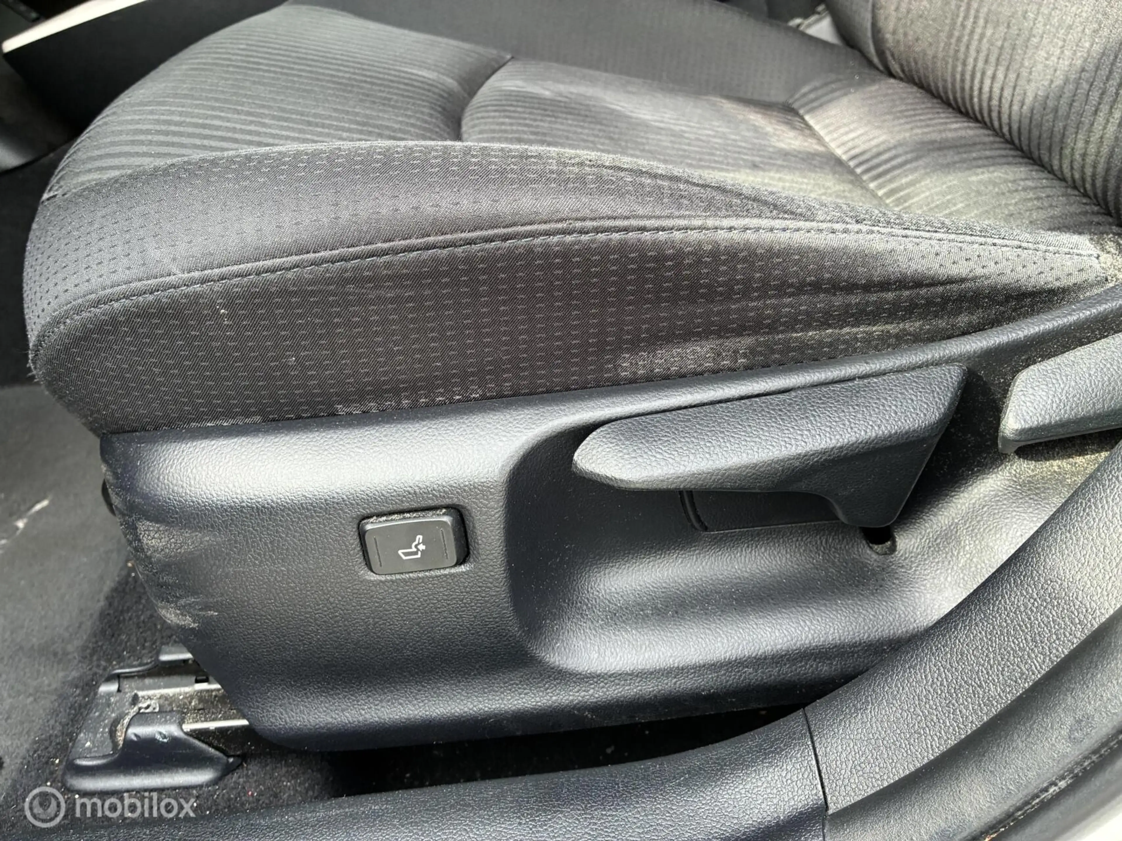 Toyota Prius 1.8 Dynamic | Hybrid | HUD | Navigatie | Lane Keep — photo 31