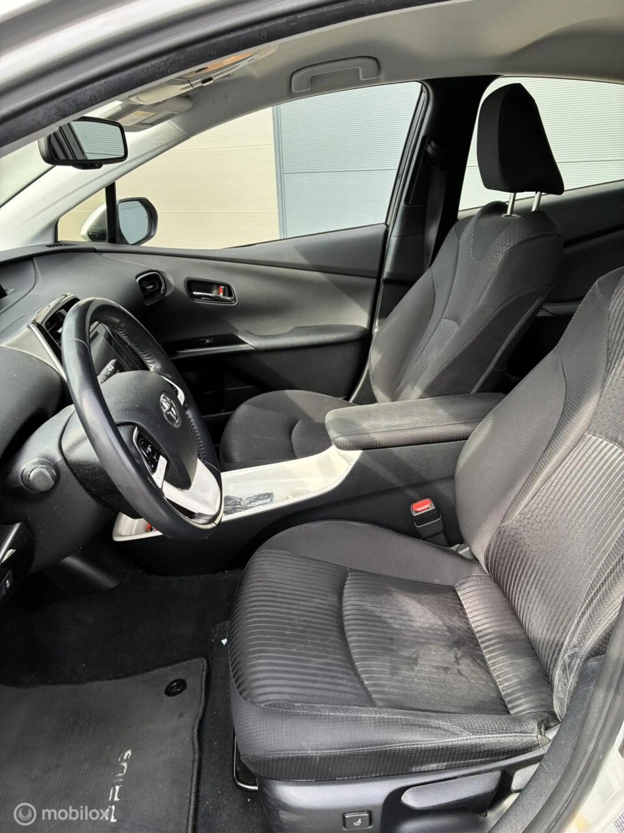 Toyota Prius 1.8 Dynamic | Hybrid | HUD | Navigatie | Lane Keep — photo 14