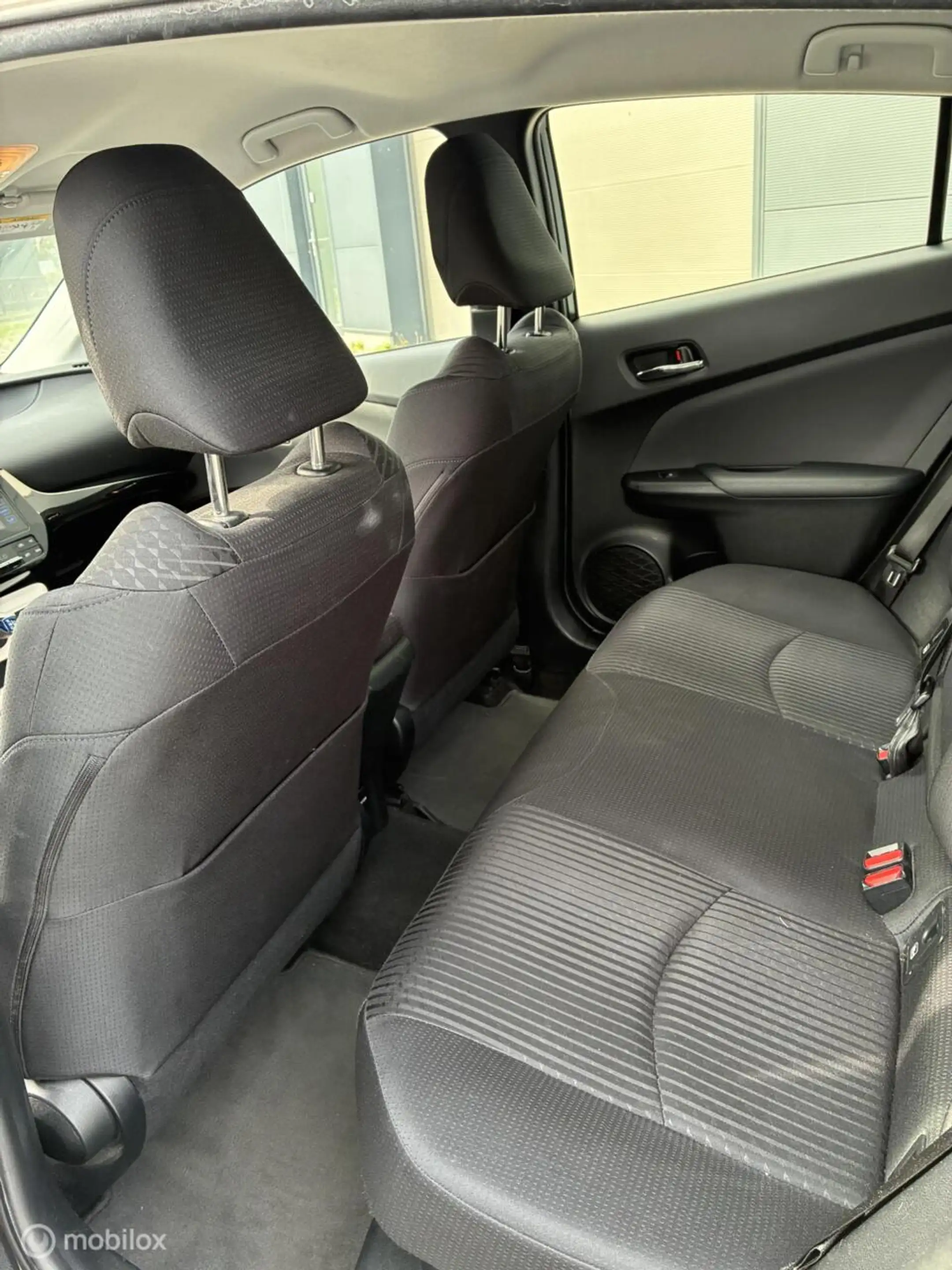 Toyota Prius 1.8 Dynamic | Hybrid | HUD | Navigatie | Lane Keep — photo 17