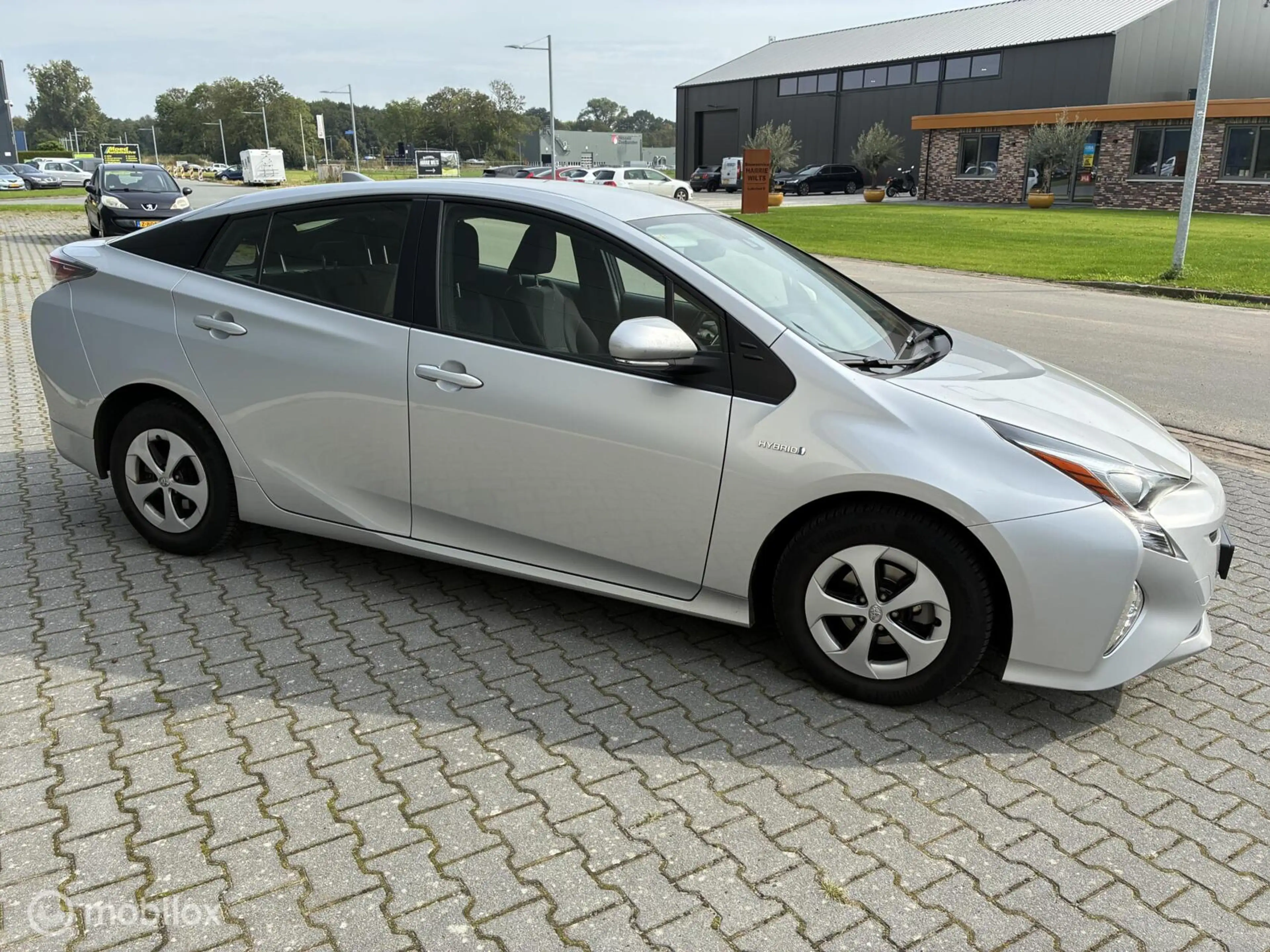 Toyota Prius 1.8 Dynamic | Hybrid | HUD | Navigatie | Lane Keep — photo 11
