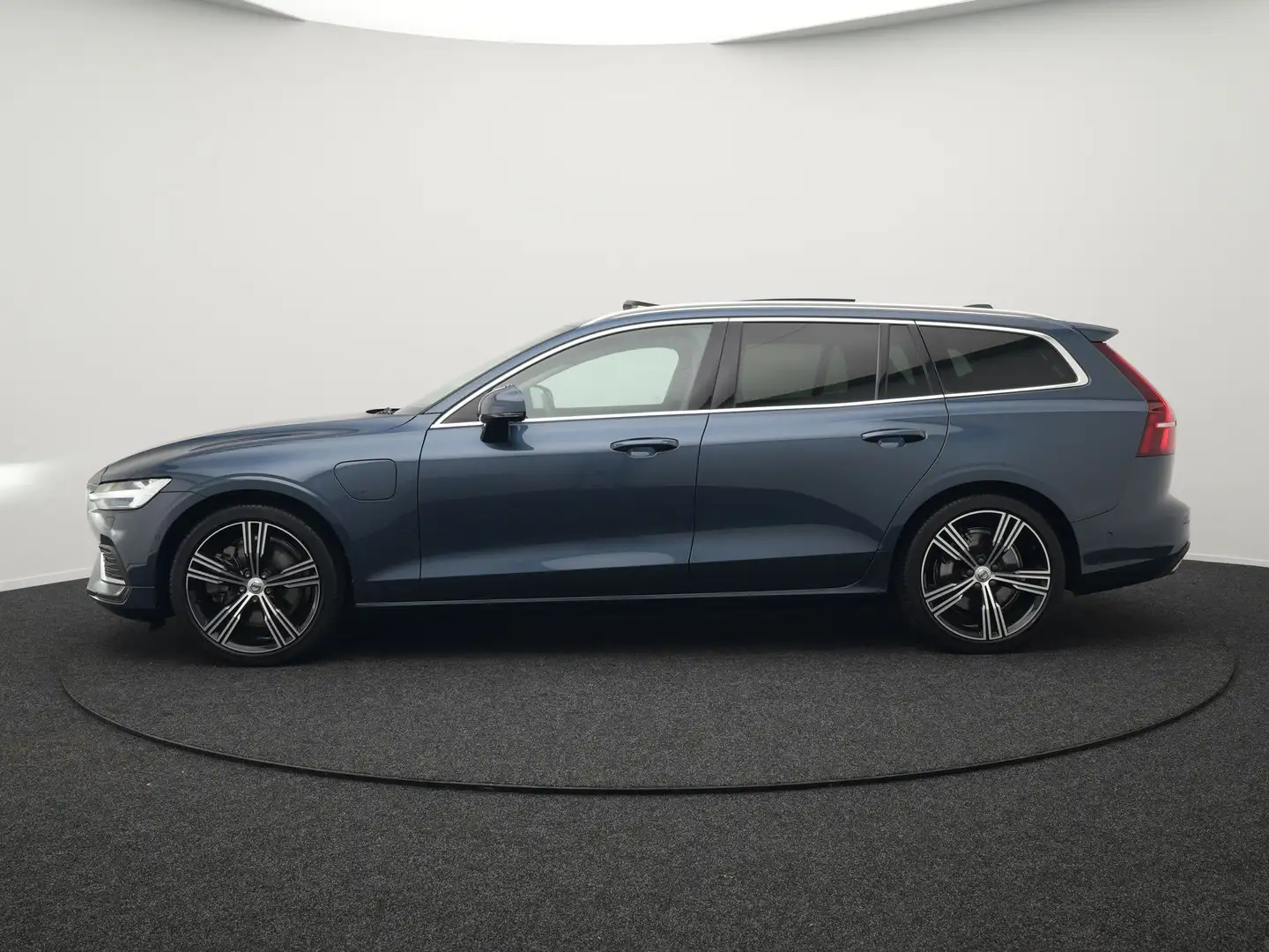 Volvo V60 T6 Recharge AWD Inscription Plug In Hybrid 340pk D Blauw - 2