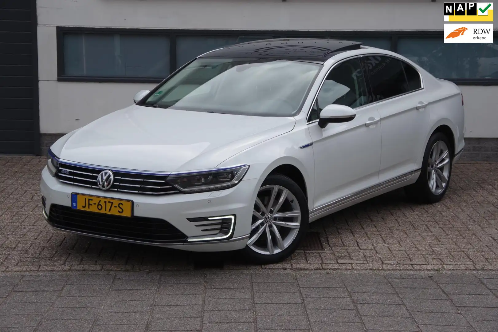 Volkswagen Passat 1.4 TSI GTE Highline Wit - 1