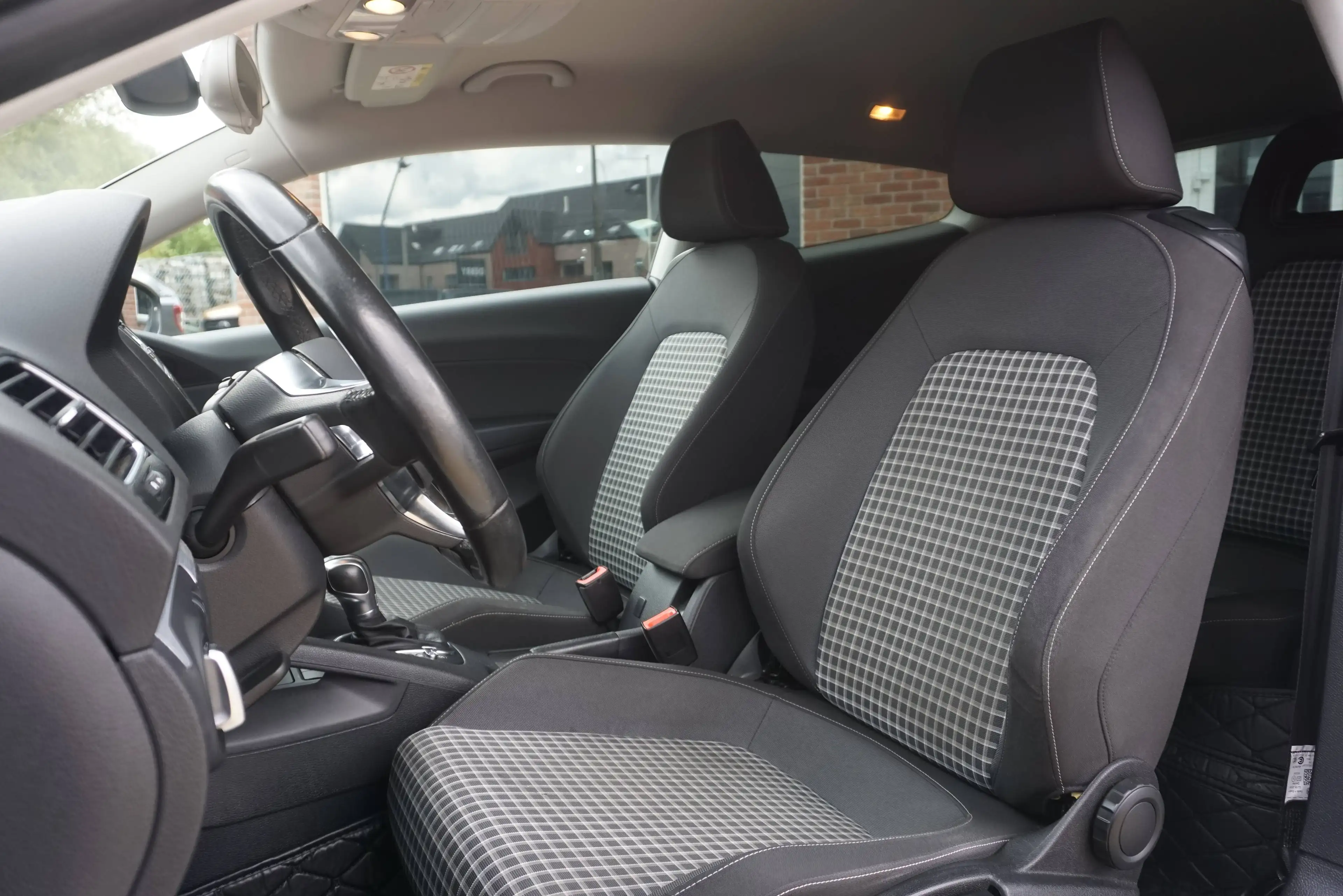 Volkswagen Scirocco 2.0 TSI DSG6 BI-XENON PDC CLIMTRONIC CARNET COMPLET — photo 10
