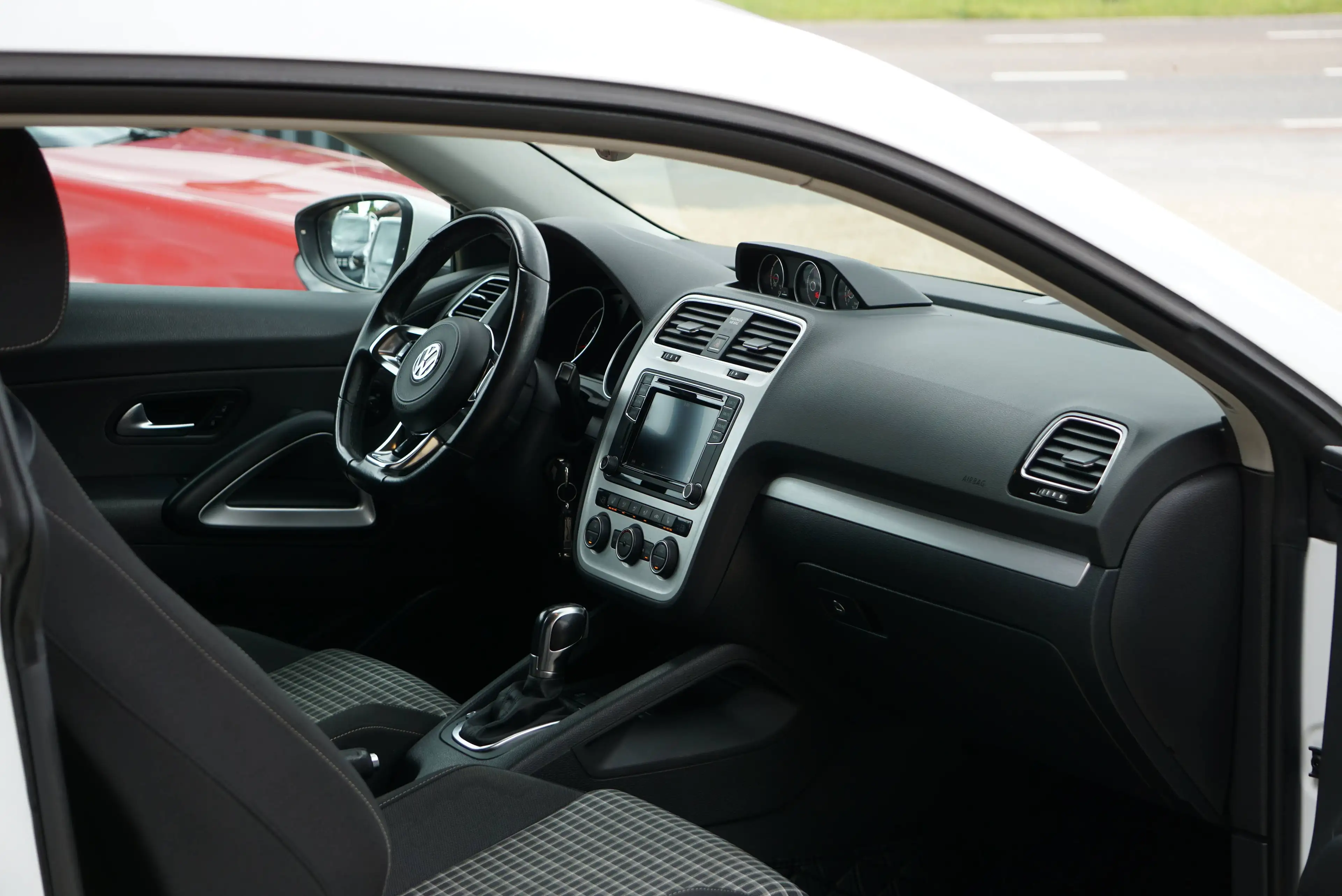 Volkswagen Scirocco 2.0 TSI DSG6 BI-XENON PDC CLIMTRONIC CARNET COMPLET — photo 12