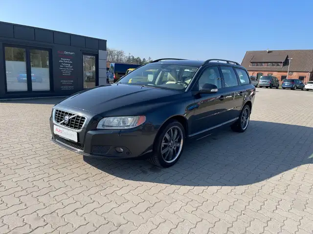 Volvo V70 2.4 D5 Kombi Momentum 2HD  Bi-Xenon