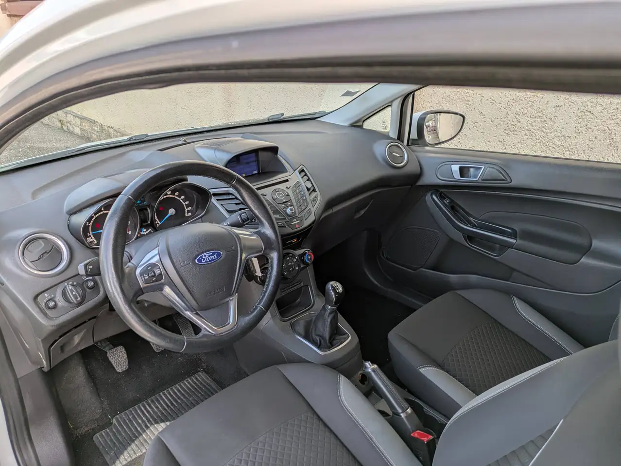Ford Fiesta 3 portes — photo 4