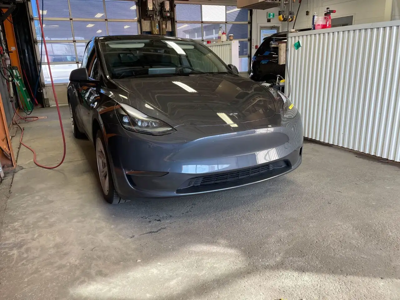 Tesla Model Y снимка Tesla Model Y