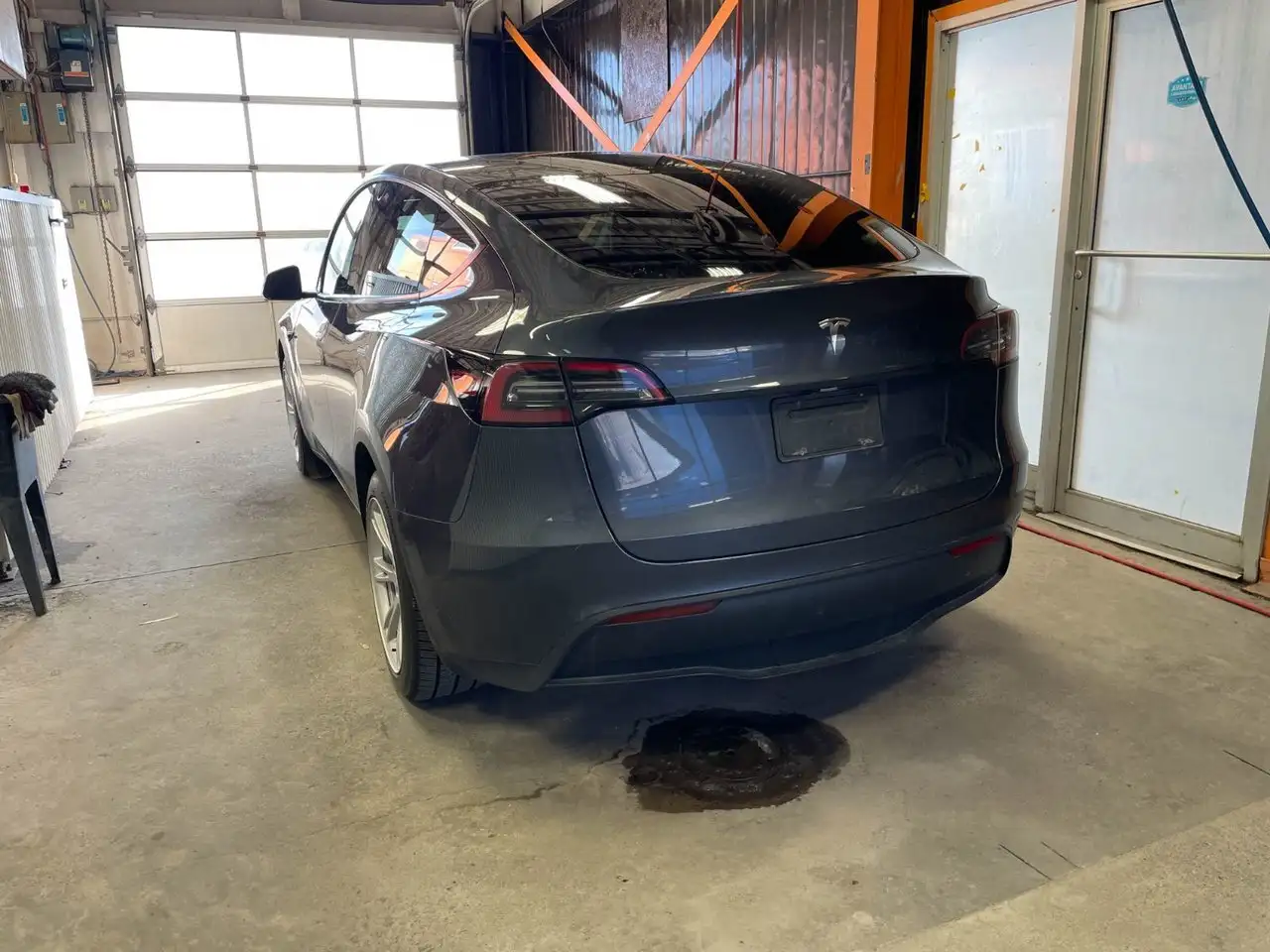 Tesla Model Y снимка Tesla Model Y