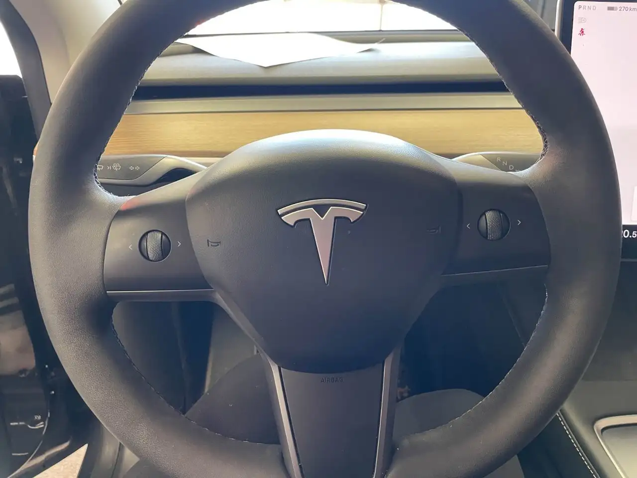 Tesla Model Y снимка Tesla Model Y